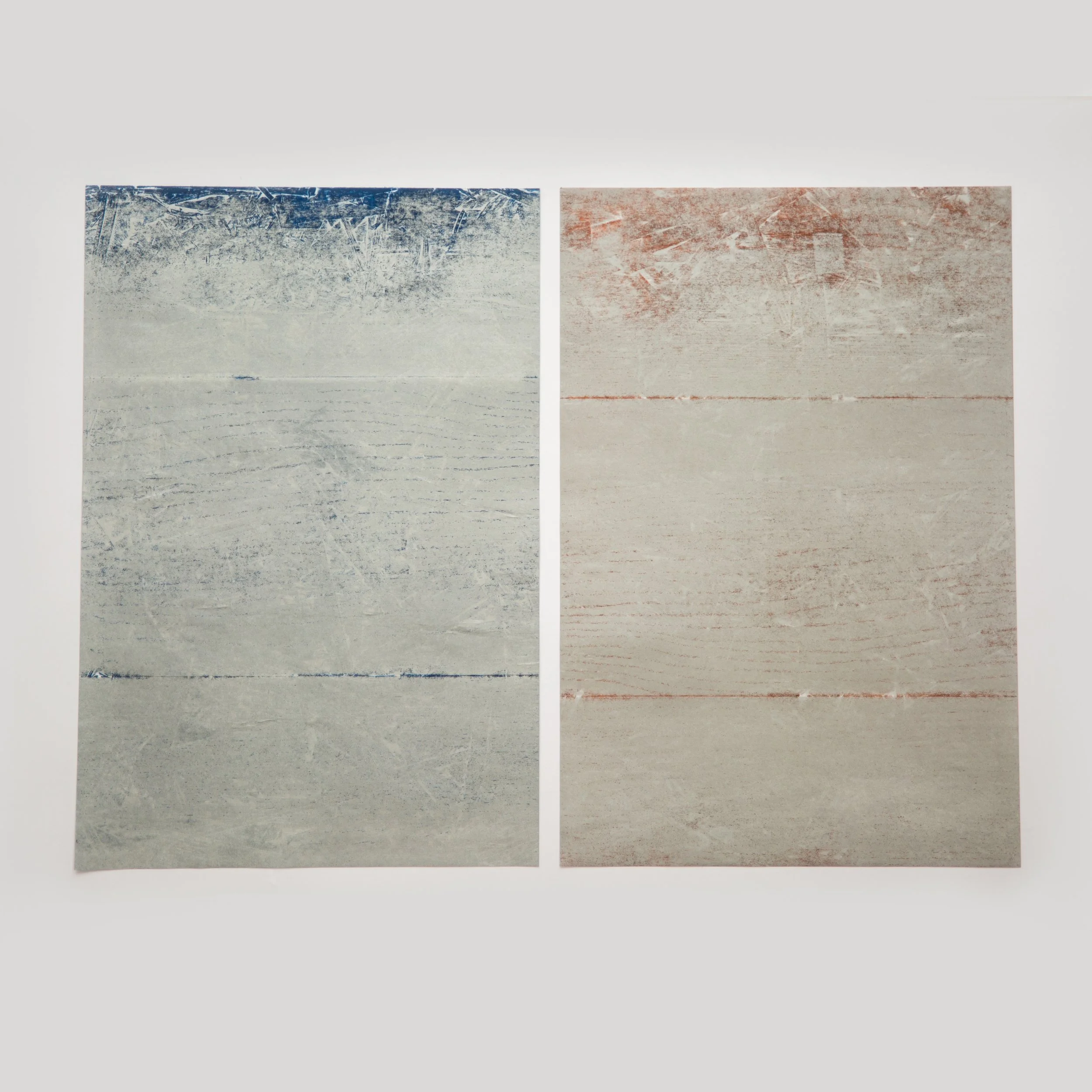 Bakom (raud og blå variant) (2023),
Høgtrykk, Monotrykk, Opplag: 1/1, unike trykk i variantar, 30,5 x 45,5 cm (x 2), dyptikon.
