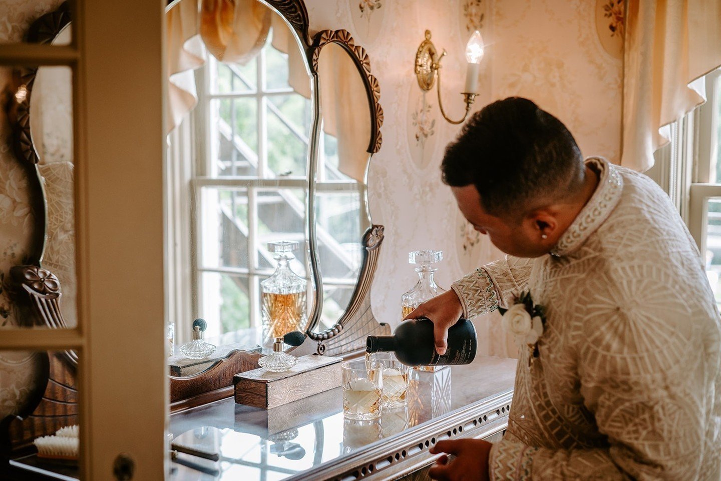 Cheers to love! 🥂⁠
⁠
#weddingvenue #loveislove #diversity #summerwedding #mansionwedding⁠
⁠
Photography: @livlyszykphotography⁠
Coordination: @tanyalynnetteevents⁠
Floral + Decor: @Fleurologydesignsandevents + @simplycurated⁠
Rentals: @alpineeventsm