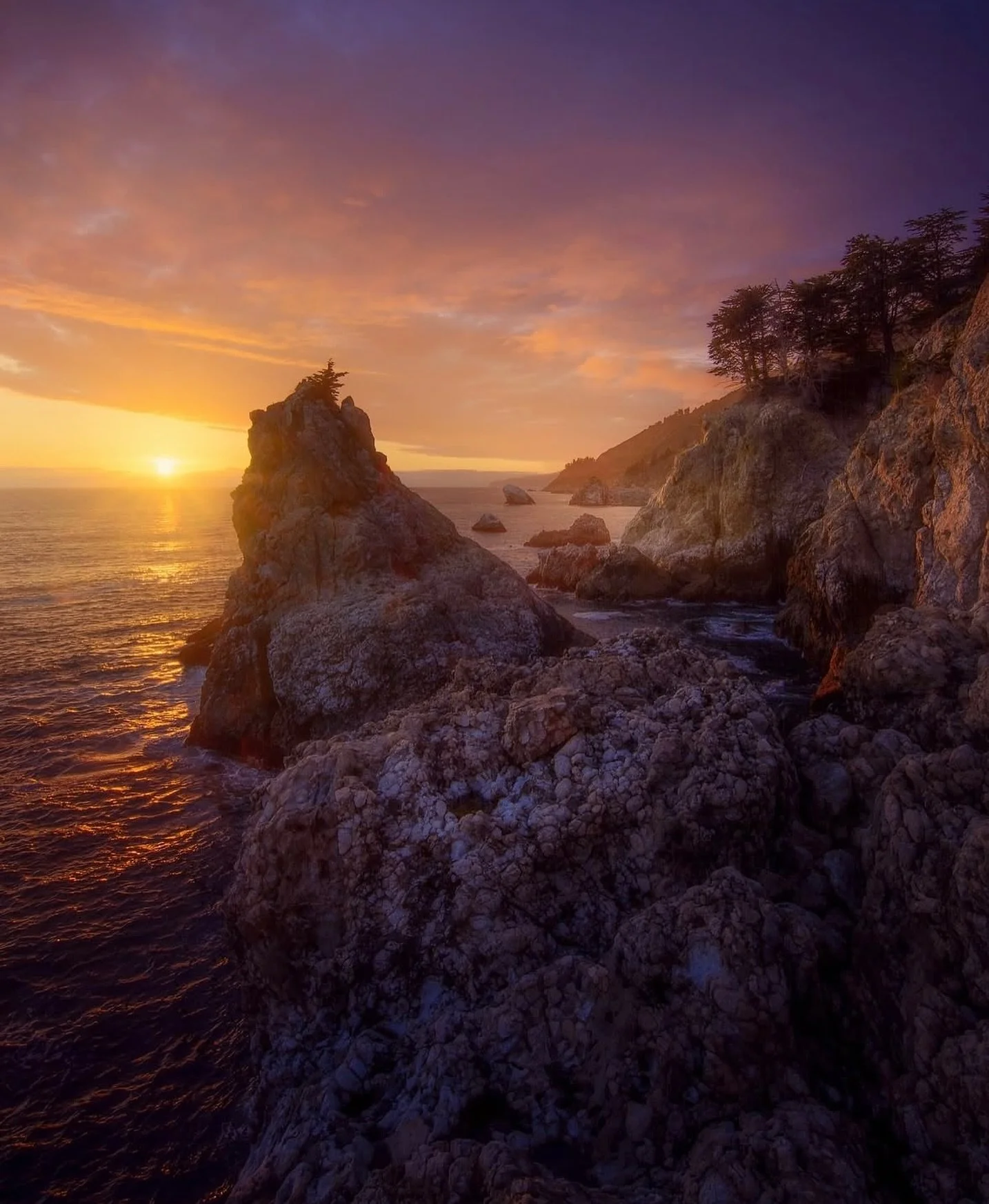 So much to discover on Big Sur&rsquo;s magical coastline 🌊

📸 @831gaberodriguez 

#bigsur #bigsurcoast #bigsurcali #bigsurcalifornia #california #bigsurphotographer #bigsurcoastline #bigsurart #bigsurroadtrip #bigsursunset #sunset #sunsethunter #su