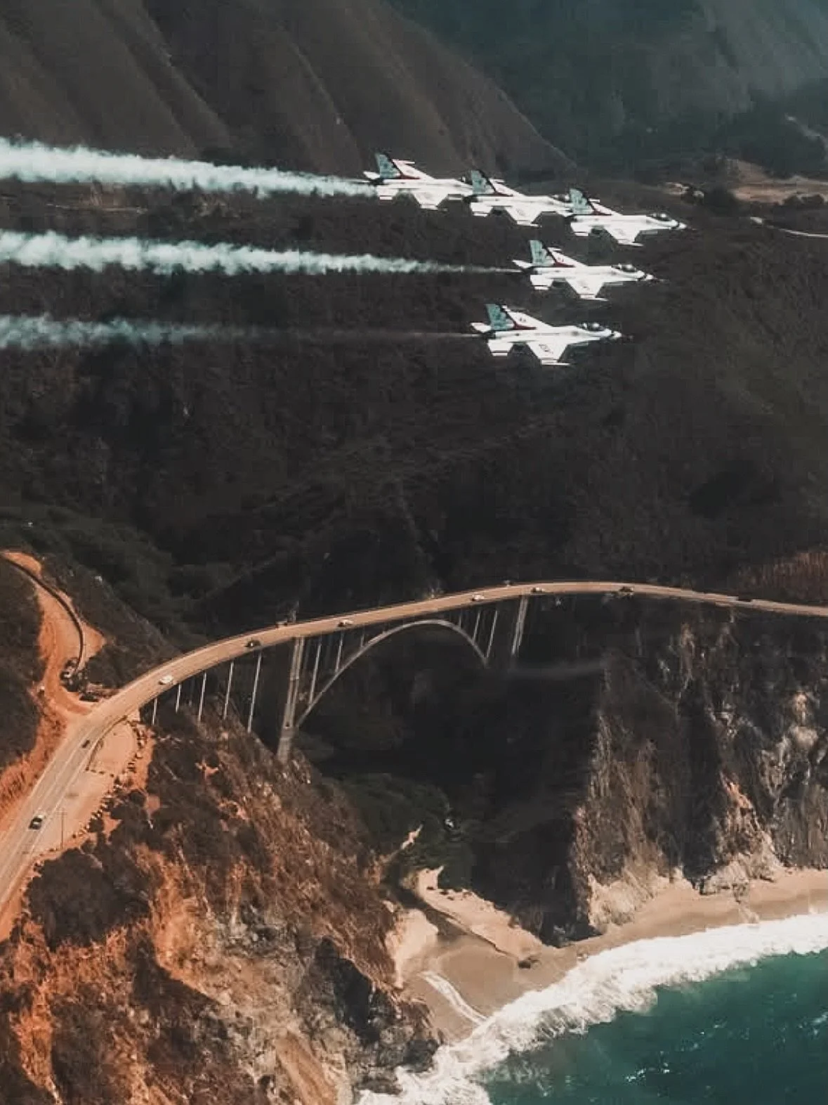 Big Sur from above 🇺🇸🌊

The U.S. Air Force Thunderbirds soaring over one of the most iconic coastlines in America. From Bixby Creek Bridge to the rugged Santa Lucia Mountains, it doesn&rsquo;t get much more epic than this.

Big Sur showing off fro