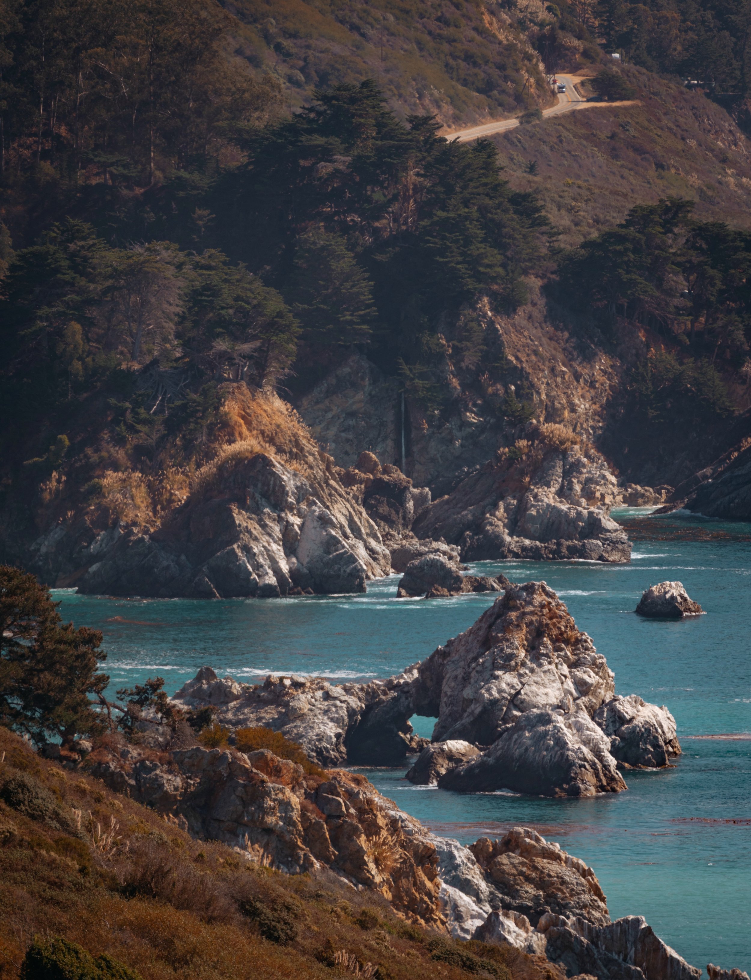 🦀🌊 Gateway to Big Sur | @flahertysseafood 

Before heading down the breathtaking Big Sur coastline, make a stop at @flahertysseafood in the heart of Carmel-by-the-Sea! 🦪🐟

A longtime Carmel favorite, Flaherty&rsquo;s is the perfect place to enjoy