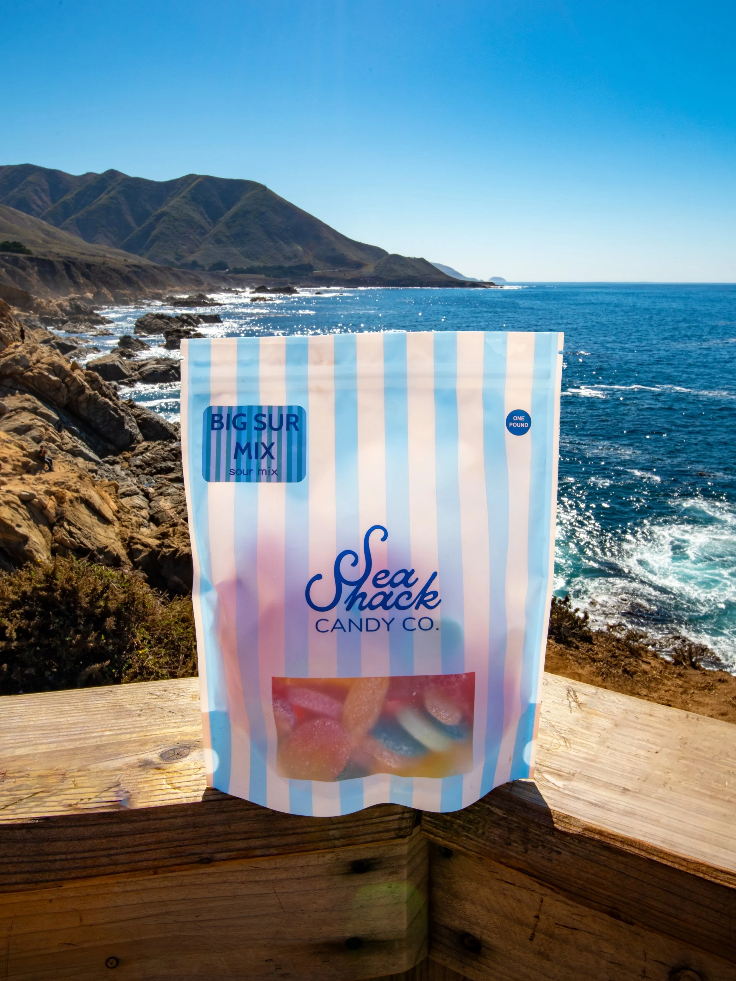 🍬🌊 Gateway to Big Sur | @seashackcandyco 

Every great Big Sur adventure deserves a sweet beginning! 🍭

Tucked away in the charming streets of Carmel-by-the-Sea, @seashackcandyco is the perfect little stop to satisfy your sweet tooth before headin