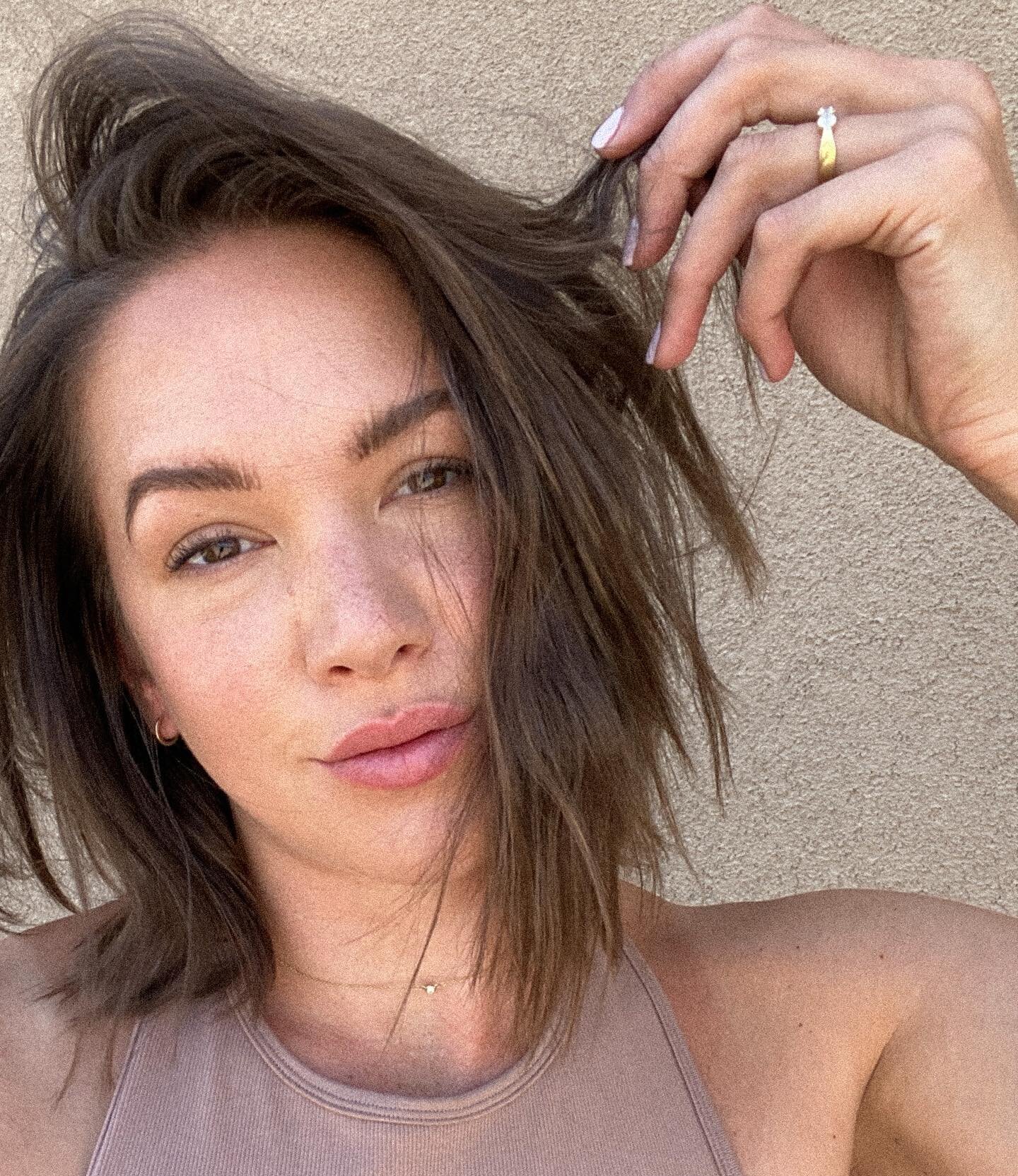 Neutrals making me feel 💯
.
.
Cheek: Flush Balm in Beverly Hills
Lip: Shade Slick in Au Natural 
#MERIT #meritminimalist #gifted @merit 
.
.
#motd #makeup #makeupinspiration #neutralstyle #natural #naturalmakeup #shorthair #jewelry #makeuplooks