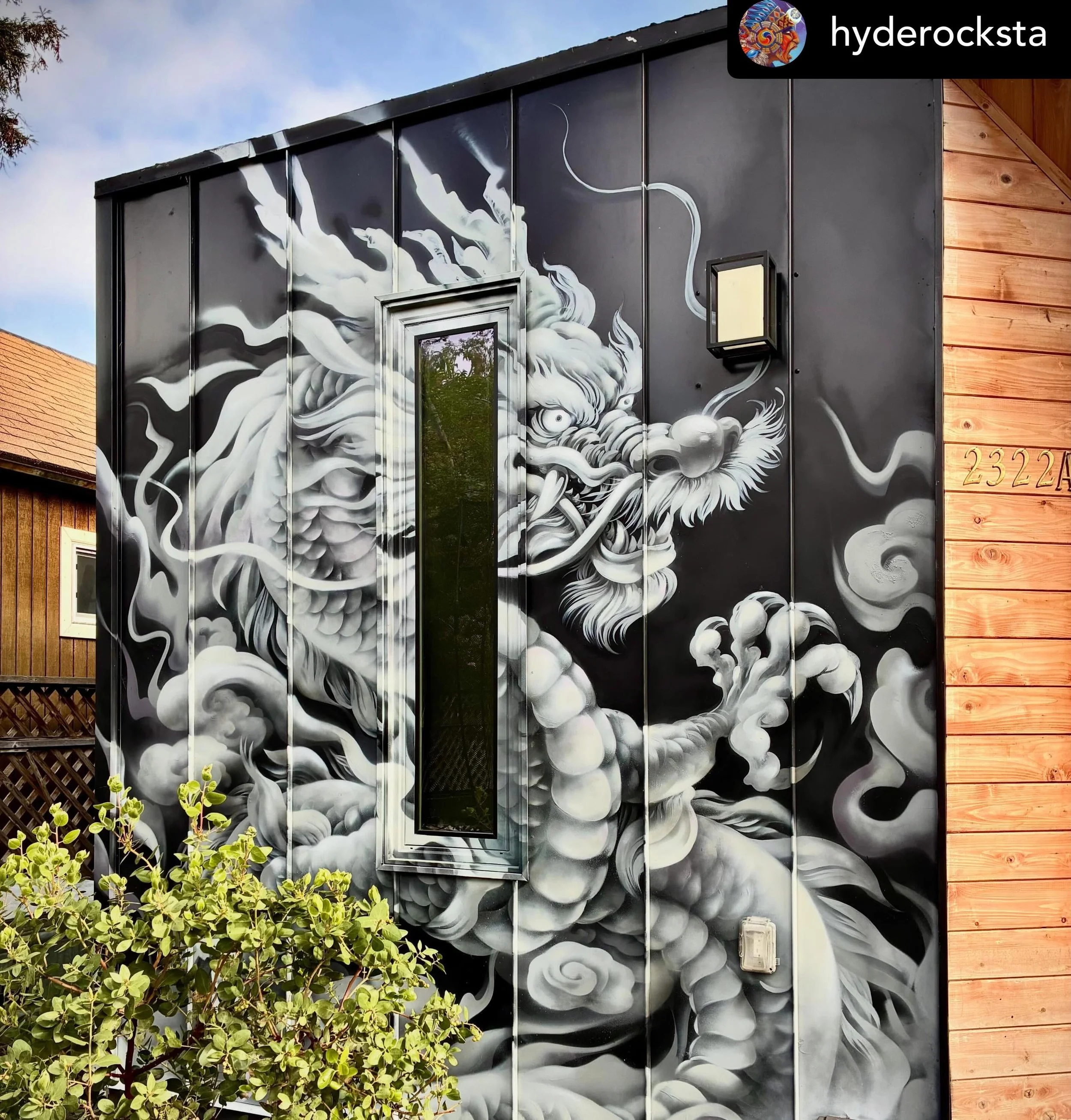 🤝&bull; @hyderocksta 🐲Throwing up the 5 finger dragon in Berkeley,  CA . Thx John / Andrea  and  @333arts_  #bayareaart #Berzerkely #B_town #InYourCityEee #city2city