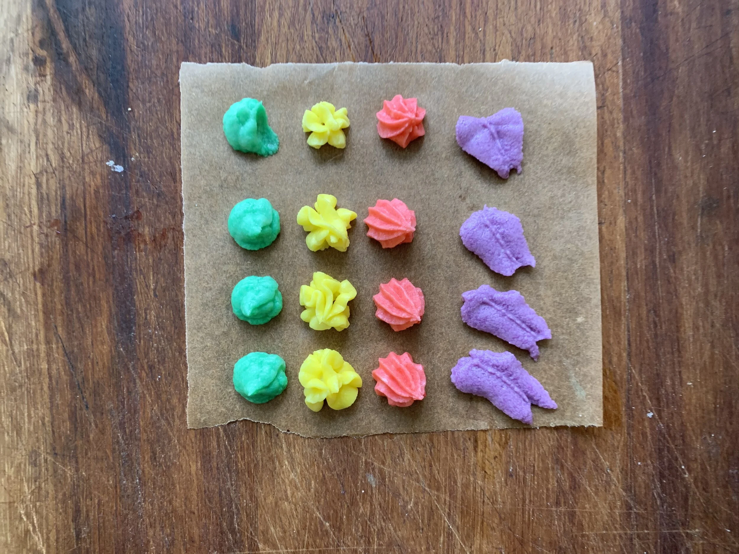 frosting test with different piping tips.jpg