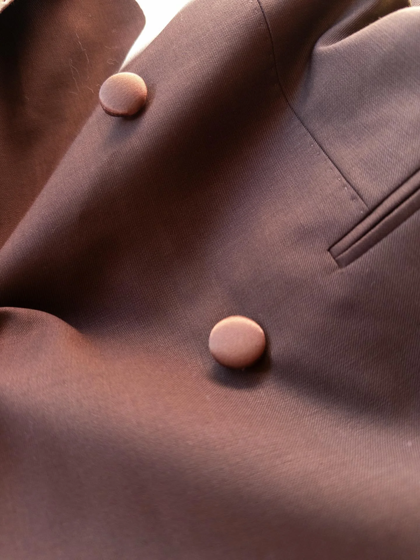 It all starts with beautiful cloth. 

#menswear #bespoke #madetomeasure #customsuit #womenswear #eveningwear #tuxedo #men #women #suits #fashion #mensstyle #womensstyle