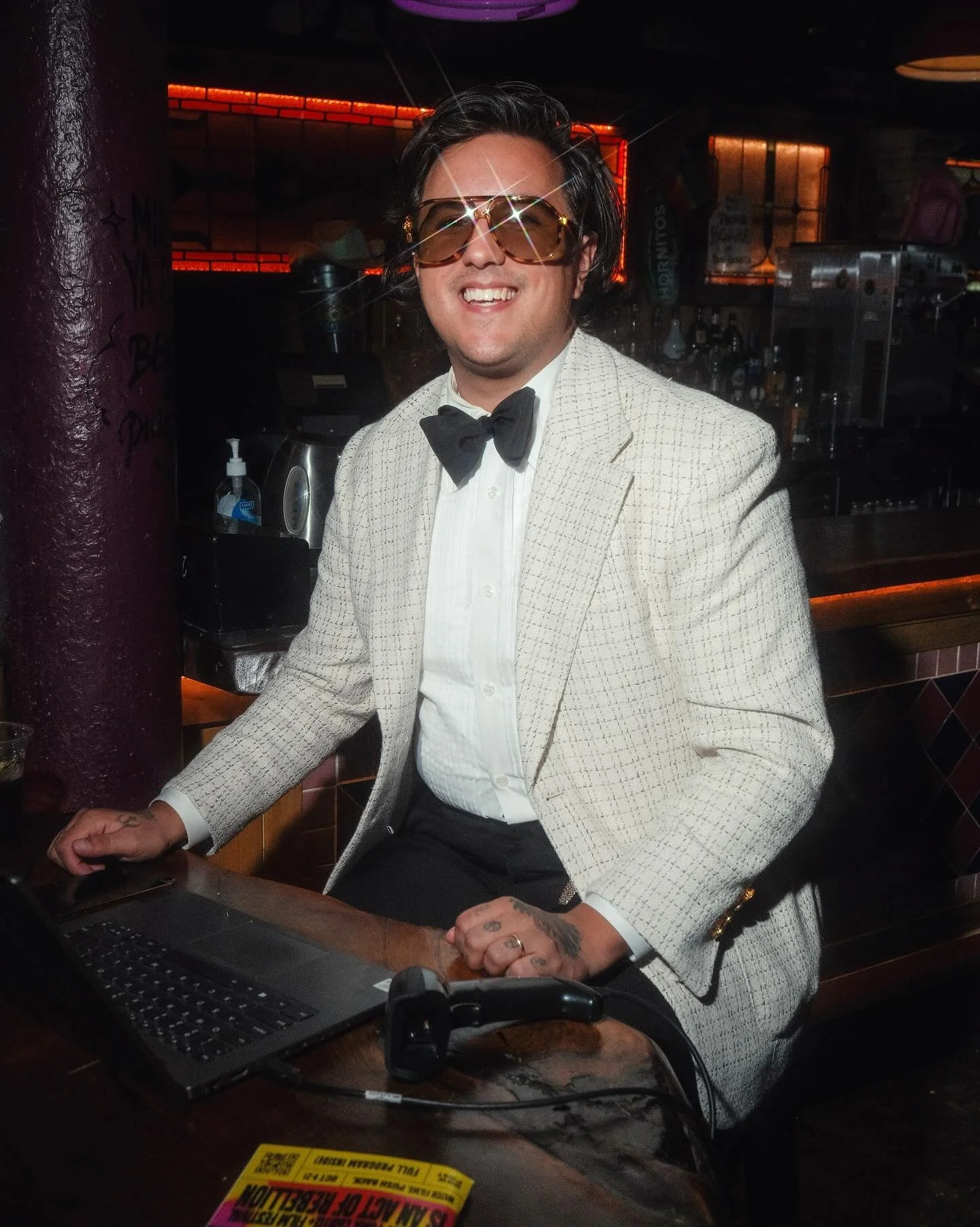 Creative Director Jason looking fly in this Mad King George evening look.

#tuxedo #menswear #womenswear #bespoke #madetomeasure #style #mensstyle #womensstyle #fashion 

📸 @johnlagucki