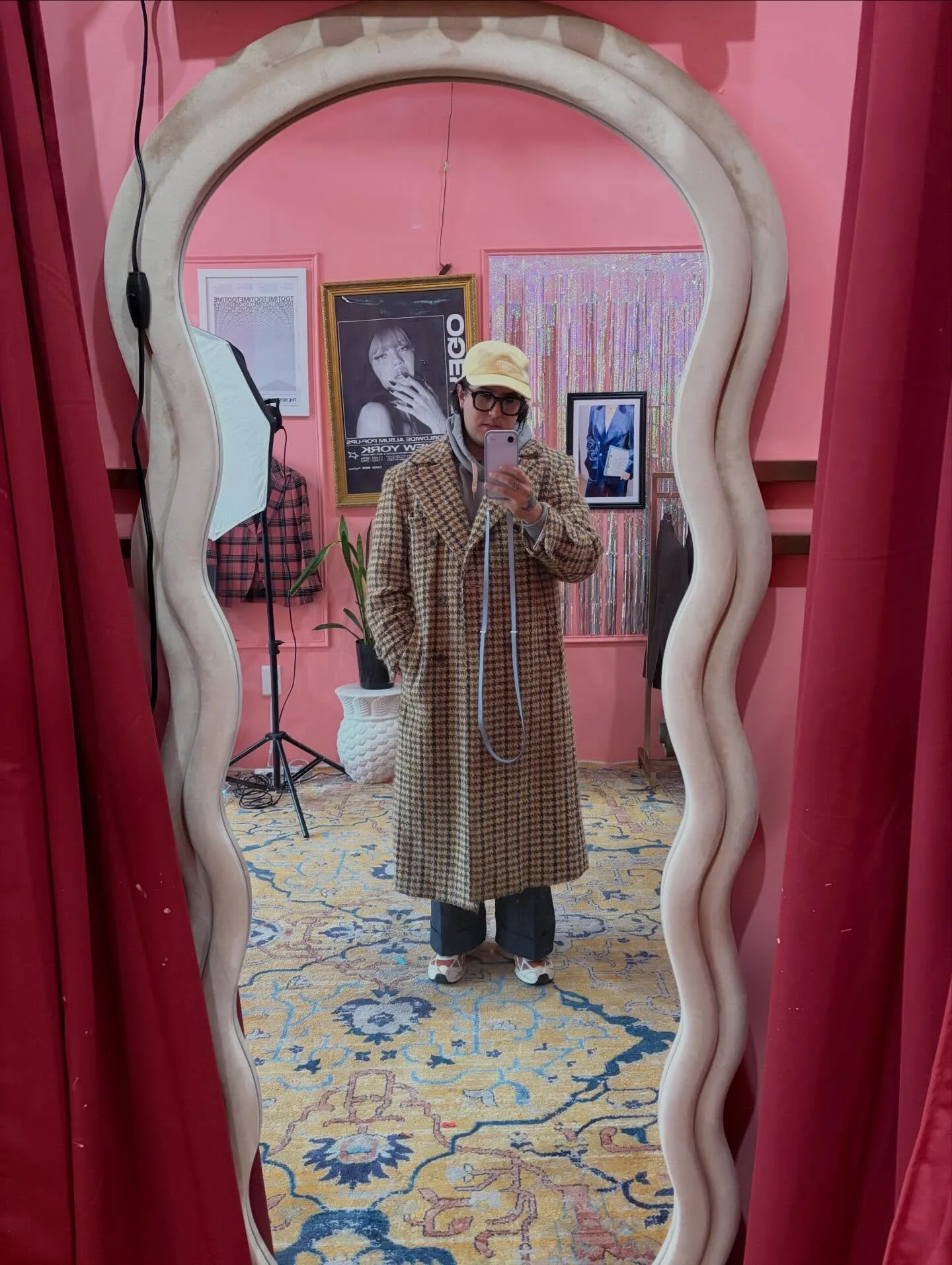 Guys be honest&hellip; do I go this shit on? I got this shit on right? I really feel like I got this shit on. Like really really got this shit on. 

Anyway buy 8lb overcoat, it warm. Good price for you too. 

#menswear #menstyle #womenswear #style #m