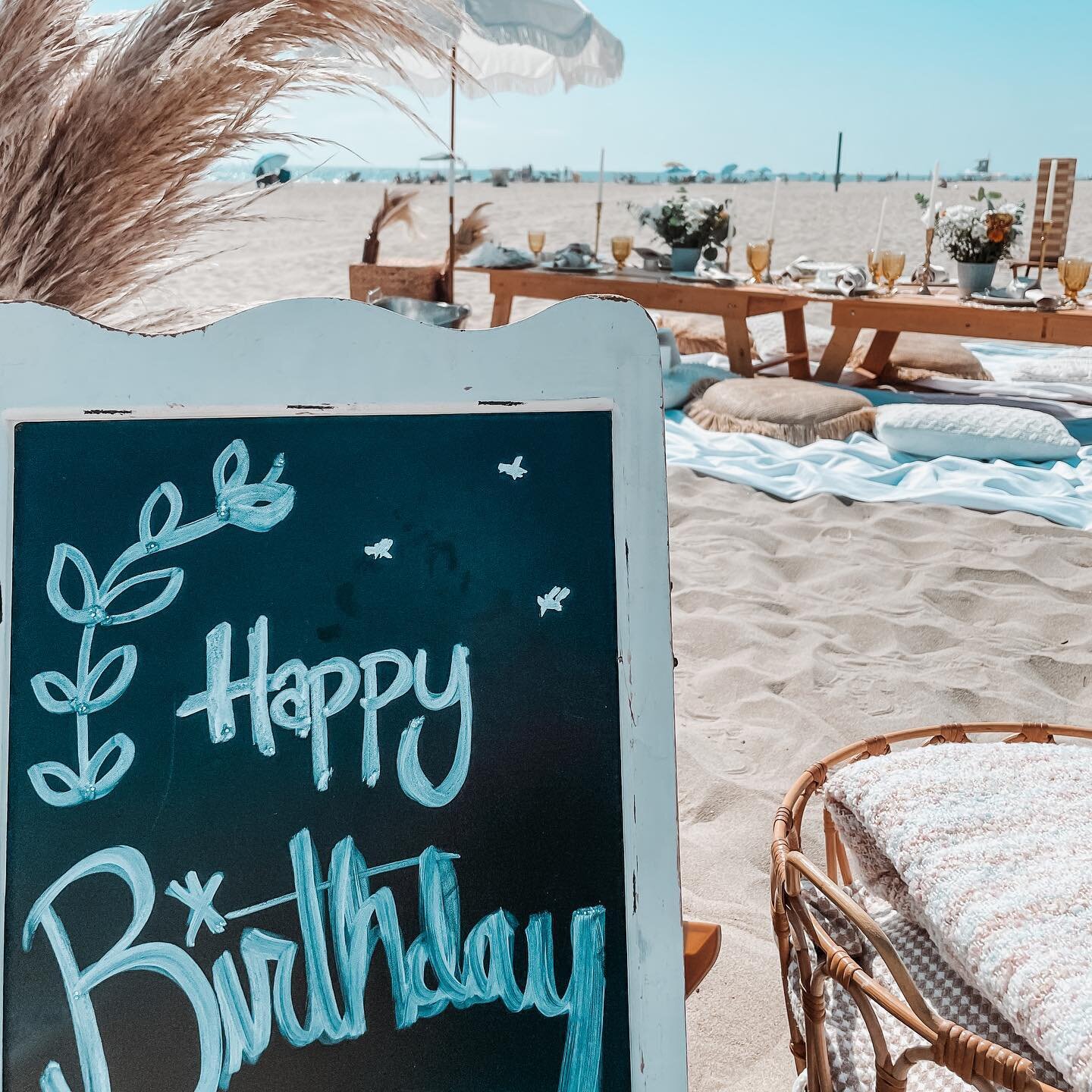 Want to celebrate your next special day!? DM us or head to our website to learn more about how we can help make your special day extra special! 
.
.
.
.
#hellopicnicoc #letussetthetableforyou #picnicsoc #beaches #parks #social #ocevents #picnic #chee