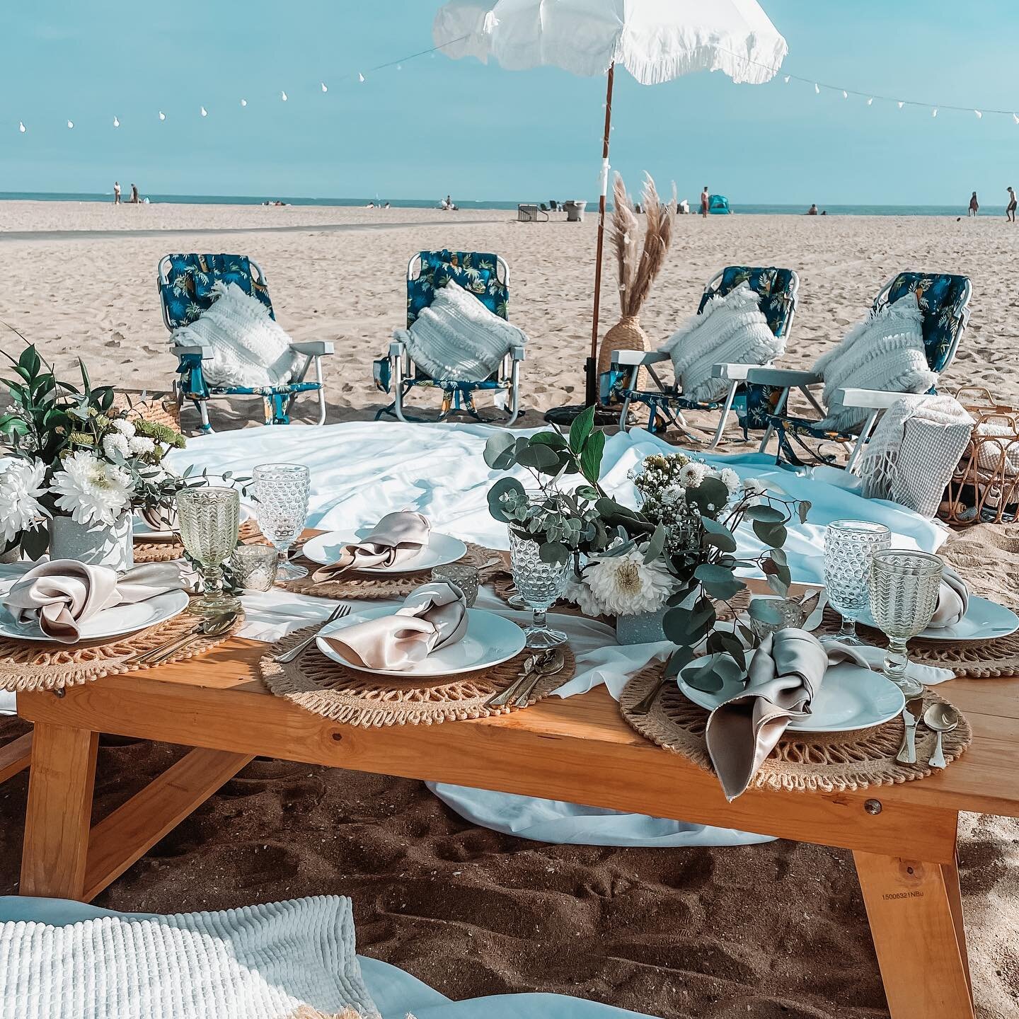 When people come from all around the world and we get to set up memorable experiences like this!
.
.
.
.
#hellopicnicoc #letussetthetableforyou #picnicsoc #beaches #parks #social #ocevents #picnic #cheeseboard #charcuterieboard #grazingboard #decor #