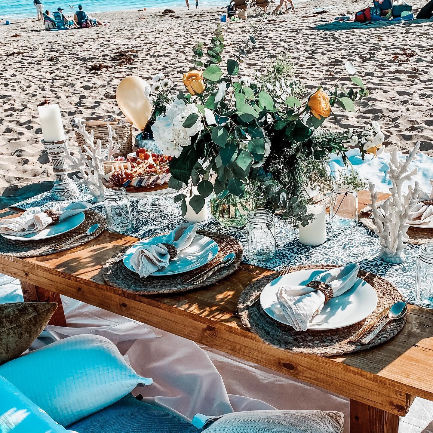 Happy Labor Day ✨ we hope you&rsquo;re all enjoying a relaxing day by the 🏖 
.
.
.
.
#hellopicnicoc #letussetthetableforyou #picnicsoc #beaches #parks #social #ocevents #picnic #cheeseboard #charcuterieboard #grazingboard #decor #aesthetic #socialga