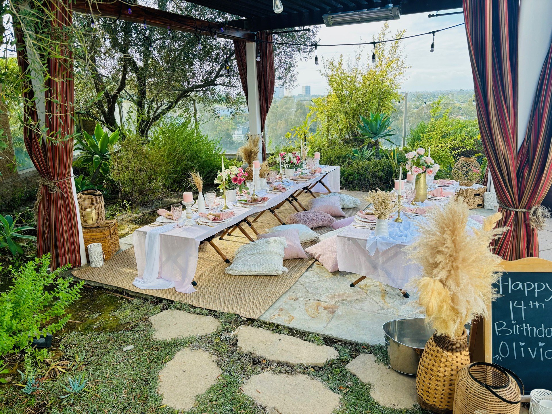 Gorgeous Gazebo brunch in her own backyard! Happy birthday Olivia!

#gazebopicnic #backyardpicnics #picnicwithaview #fabulouspicnics #friendsandpicnics #birthdaybrunch
#brunchwithfriends #afternoondelight #picnictime