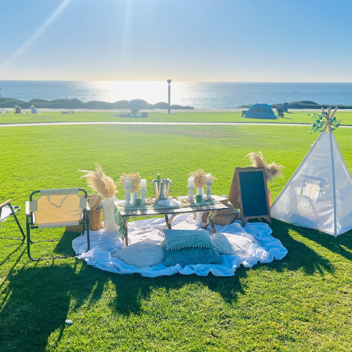 Who wouldn't want a surprise picnic on such a beautiful second summer day! winter is not here yet! 

#surpirseproposal #picnicbeauty #secondsummerdays #beachandparkpicnics #ocbeautiful #scenicpicnics #scenicpicnicdays