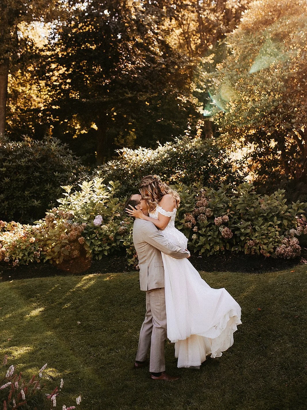 SEPTEMBERBR&Ouml;LLOP &hellip;🧡

&hellip; september har gjort entr&eacute; och l&aring;t mig vara &auml;rlig, det &auml;r en av de absolut finaste m&aring;naderna att gifta sig i! 

Luften &auml;r krispig men fortfarande med eftersmak av sommaren, f