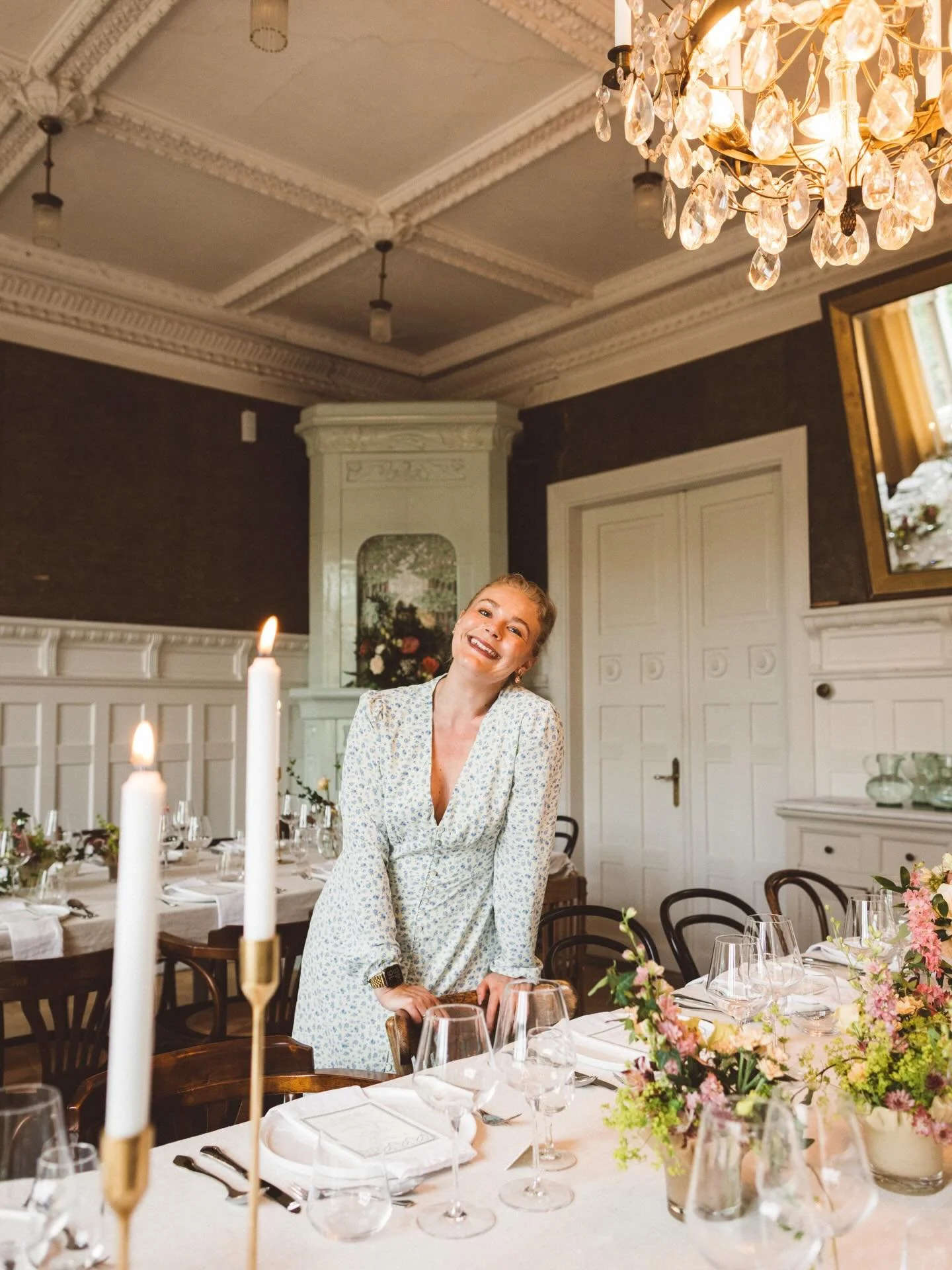 Med 33 minuter kvar av julafton skickar jag er alla en glittrande julh&auml;lsning🎄✨Hoppas att just du och du och du har haft en magisk dag p&aring; precis det s&auml;tt du &ouml;nskat 🤍 

📸: @frknfalkman.se 

#br&ouml;llop #br&ouml;llop2026 #br&o