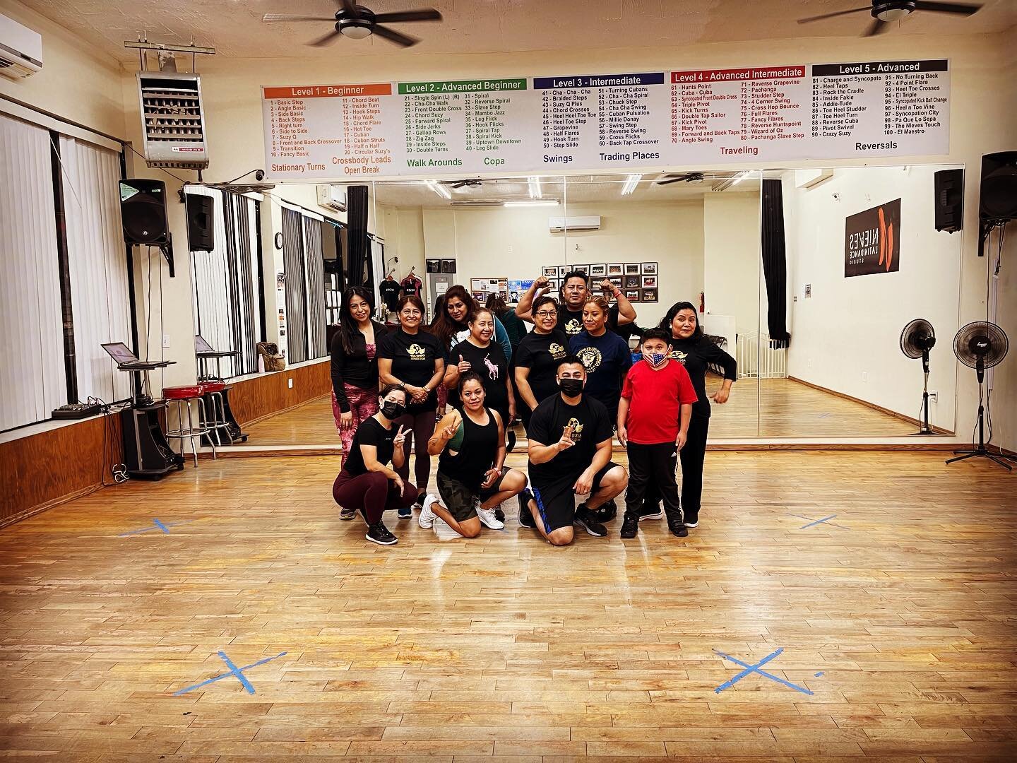 It was a pleasure getting to teach dance and fitness to this wellness group in the Bronx @nievesdancestudio yesterday! Thanks for the opportunity @silvana.salazarss , Kathy D&iacute;az, y @stepizila ! Here&rsquo;s to the joy of movement, improving my