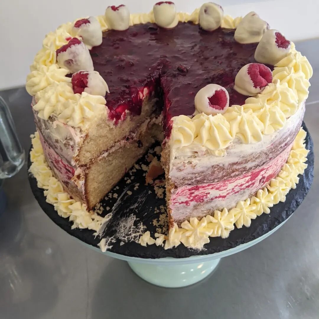 Wow didn't even get chance to get a picture before this baby started going......... White Chocolate &amp; Mixed Berry Cake.....

#yorkshirecyclehub #homemadefood #cakelover #yourwelcome #danby  #lealholm  #localfood