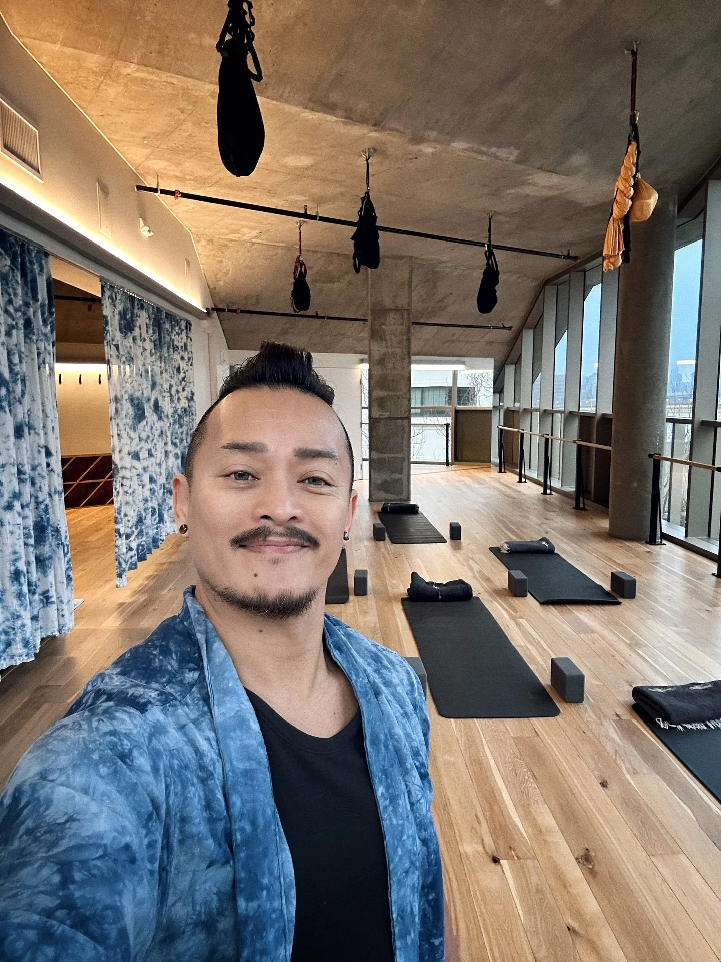 2026 is here. Are you ready to begin again? ☀️ Join me on Sunday mornings and let&rsquo;s start with a simple breath. Feel good in your body again with movement, meditation and wake up to a new you. 

📍 @knotsprings 
Portland, Oregon 🌲