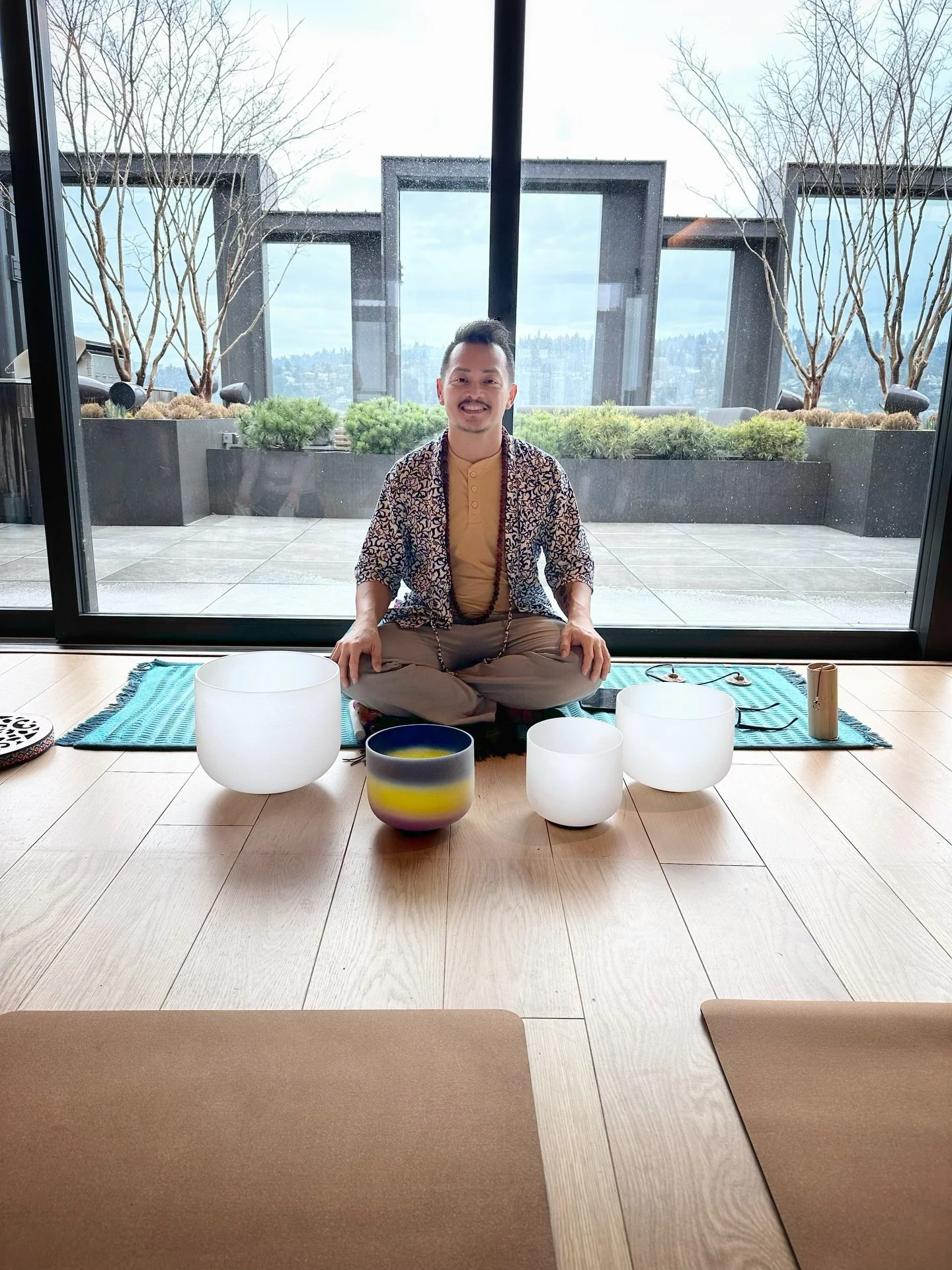 Held space for restorative yoga and soundscapes from the 25th rooftop floor of @residencesat11w in downtown Portland. The gentle rain 🌧️ was the perfect soothing backdrop of rest and rejuvenation.

@excessafit @sunray.yoga
