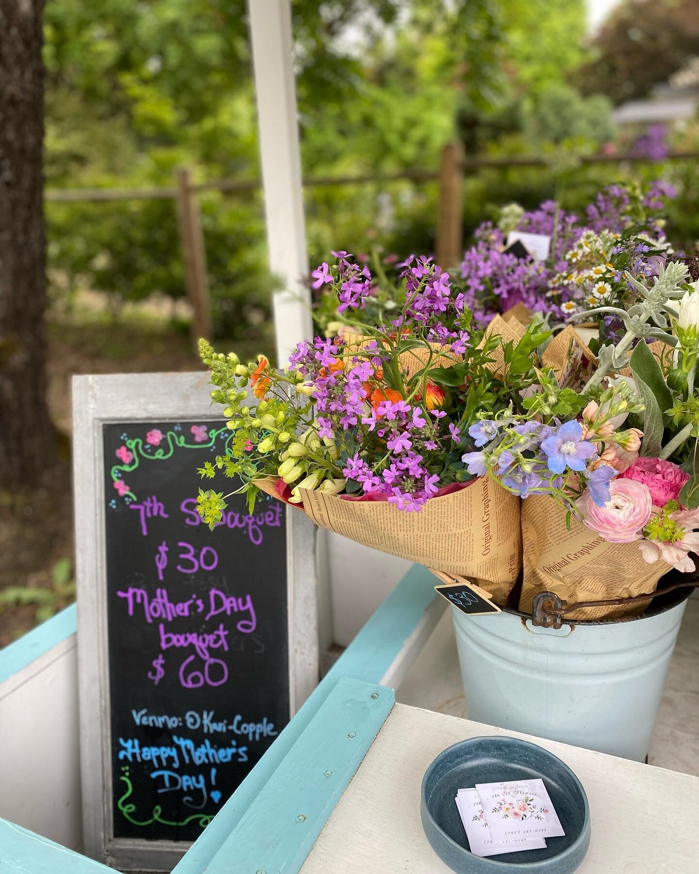 💐💐💐🌸🌸💐💐
Mother&rsquo;s Day Flower cart is out!
Today only 8am until sold out. 
Have a great weekend and don&rsquo;t forget to celebrate all the amazing Moms!

#Mothersday
#bouquet
#gardeninspired 
#flowercart 
#flower
#mothersdaybouquet 
#loca