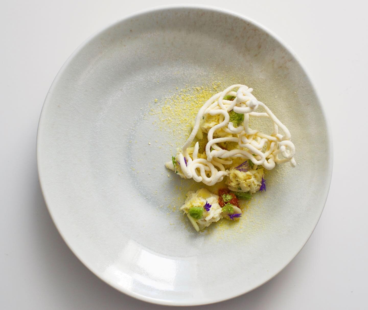 Crab / Nitro Corn Noodle / Garden Snap Peas and Corn Flower / Tomato Jam / Chervil / Compressed Apples #ottawa #ottawaeats