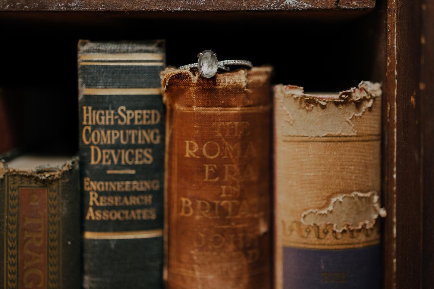 I couldn&rsquo;t resist snapping a photo in this library full of antique books.📚
