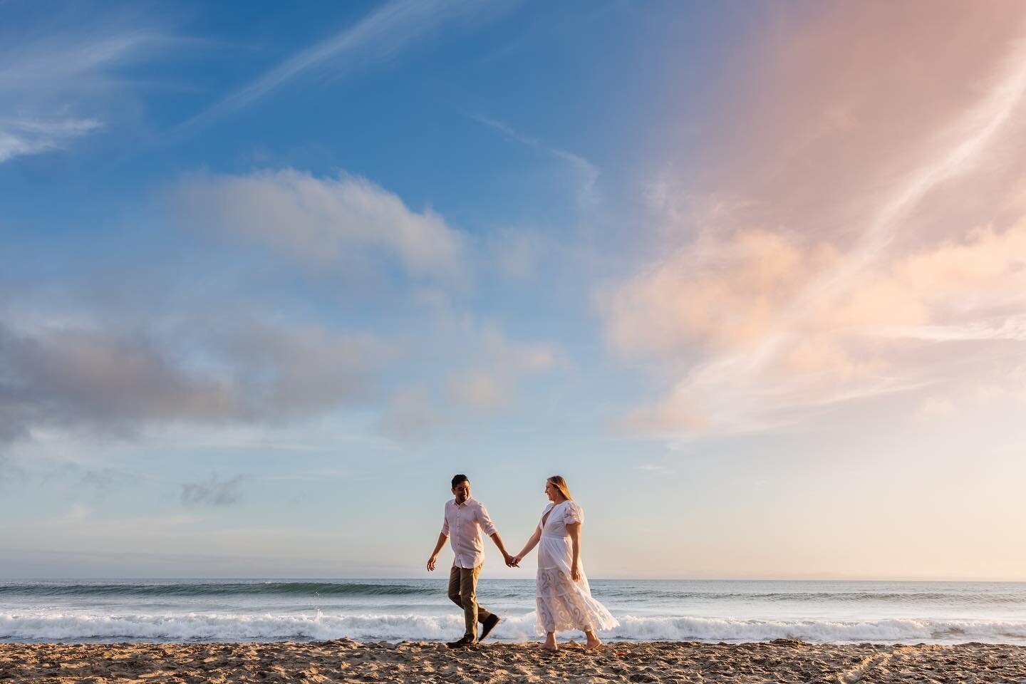 I had the absolute pleasure of capturing a magical engagement shoot on the stunning beaches of Santa Cruz, California! ✨✨✨

📸 As the waves crashed and the sun painted the sky with breathtaking hues, I was lucky enough to witness the love and joy bet