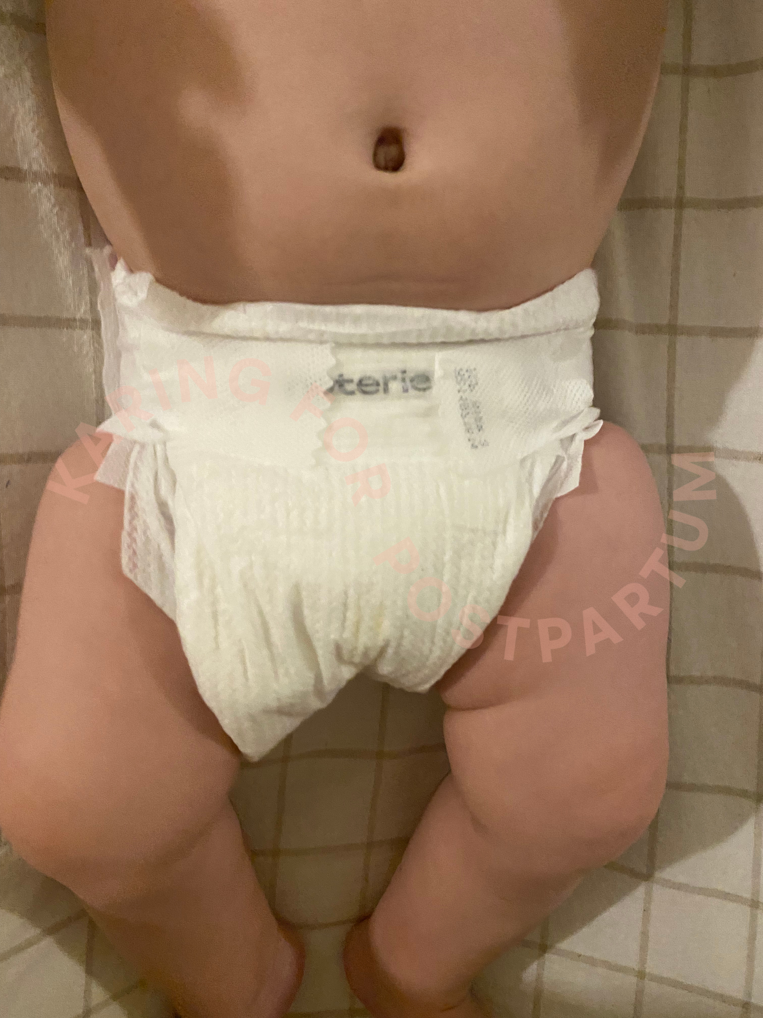 Momcozy Newborn Diapers, Baby Diapers Natural Bamboo Diapers Hypoallergenic  for Sensitive Skin, Disposable Diapers, Organic Diapers Infant Diapers