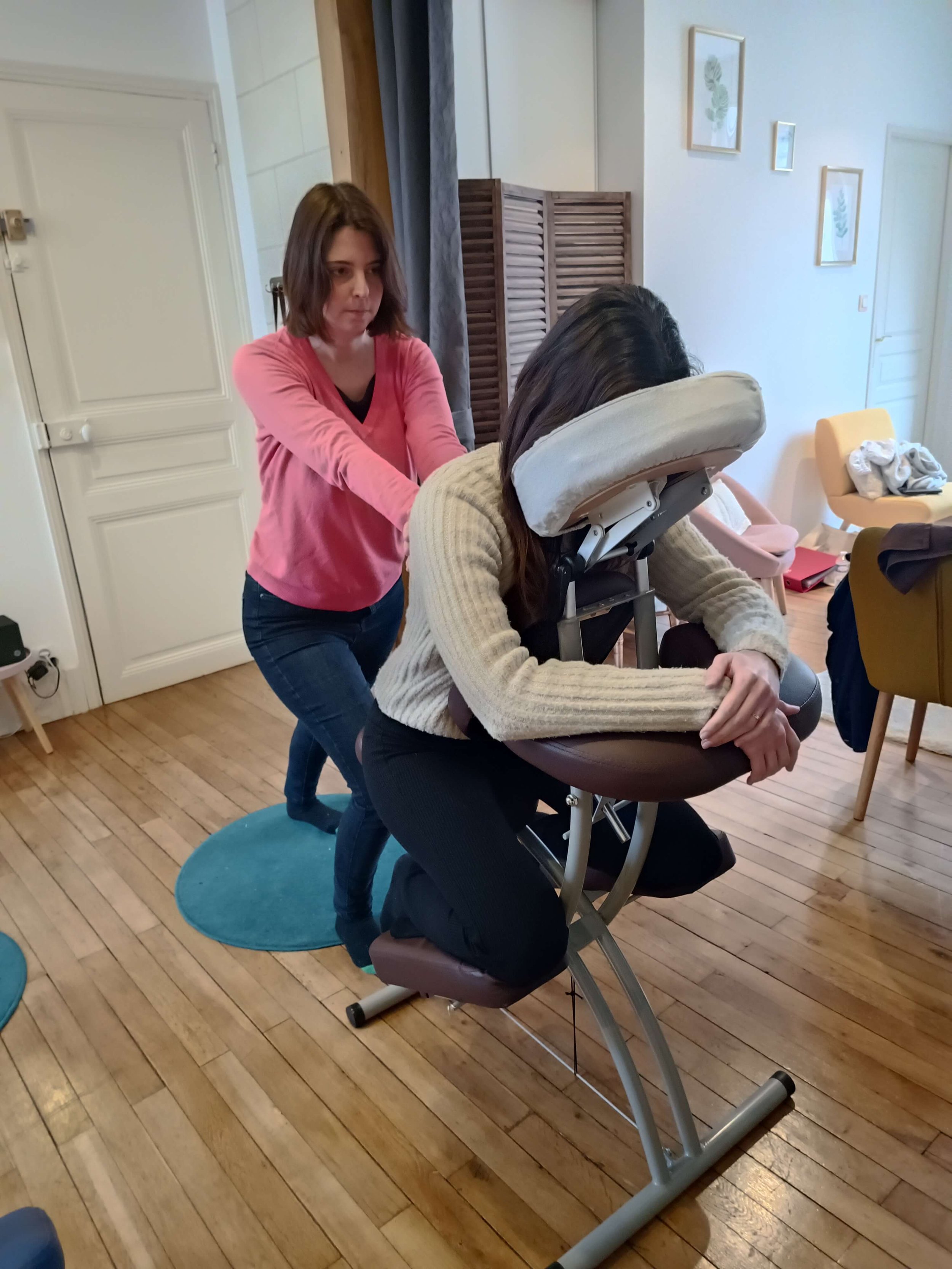 Neigeline Bunet praticienne massage Amma Assis entreprise Tours