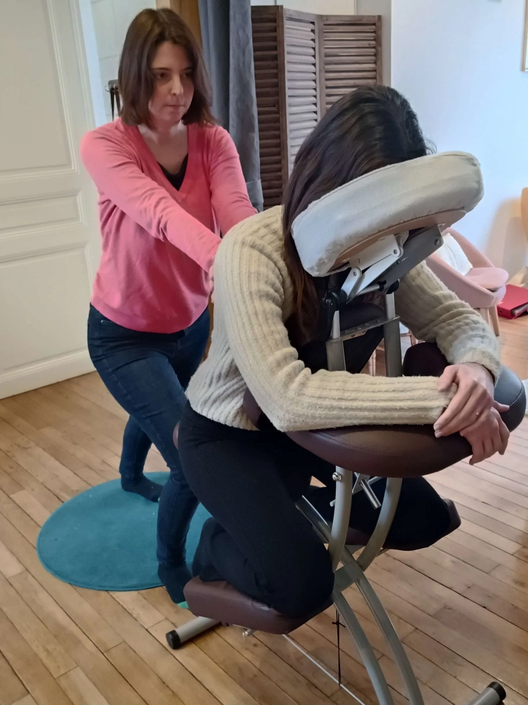 Organiser des massages en EHPAD et structures médico-sociales : un levier de QVT à Tours