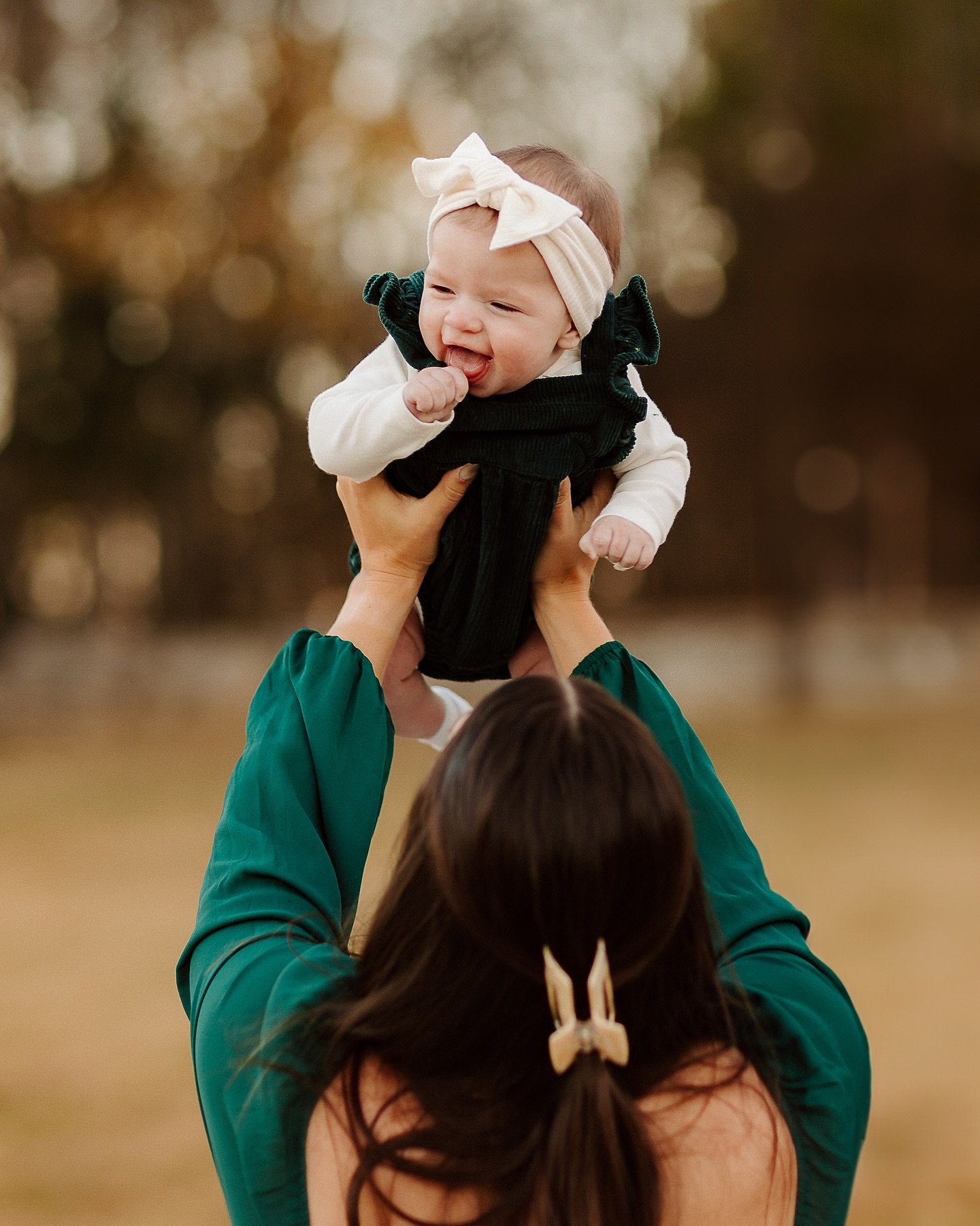 With peak fall months right around the corner, I&rsquo;ve been excited to receive so many inquiries lately with &ldquo;family photos&rdquo; in the subject line! Fall sessions can book up pretty quickly, so if you&rsquo;re trying to be extra proactive