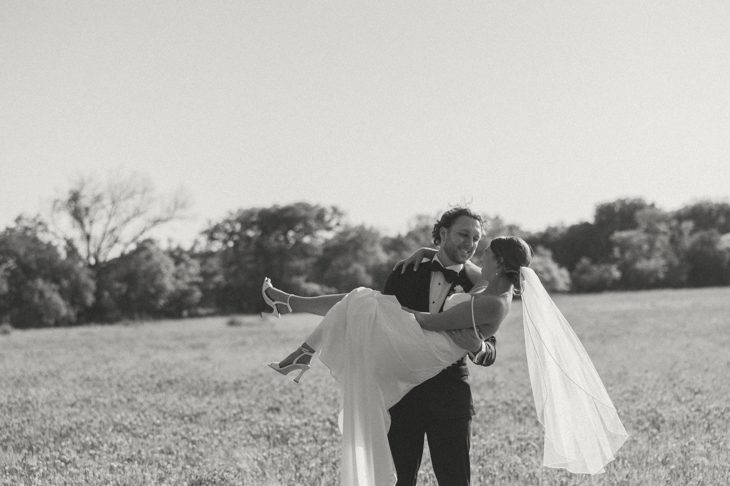 austin wedding photographer black and white luxury timeless true to life romantic candid editorial wedding photographer