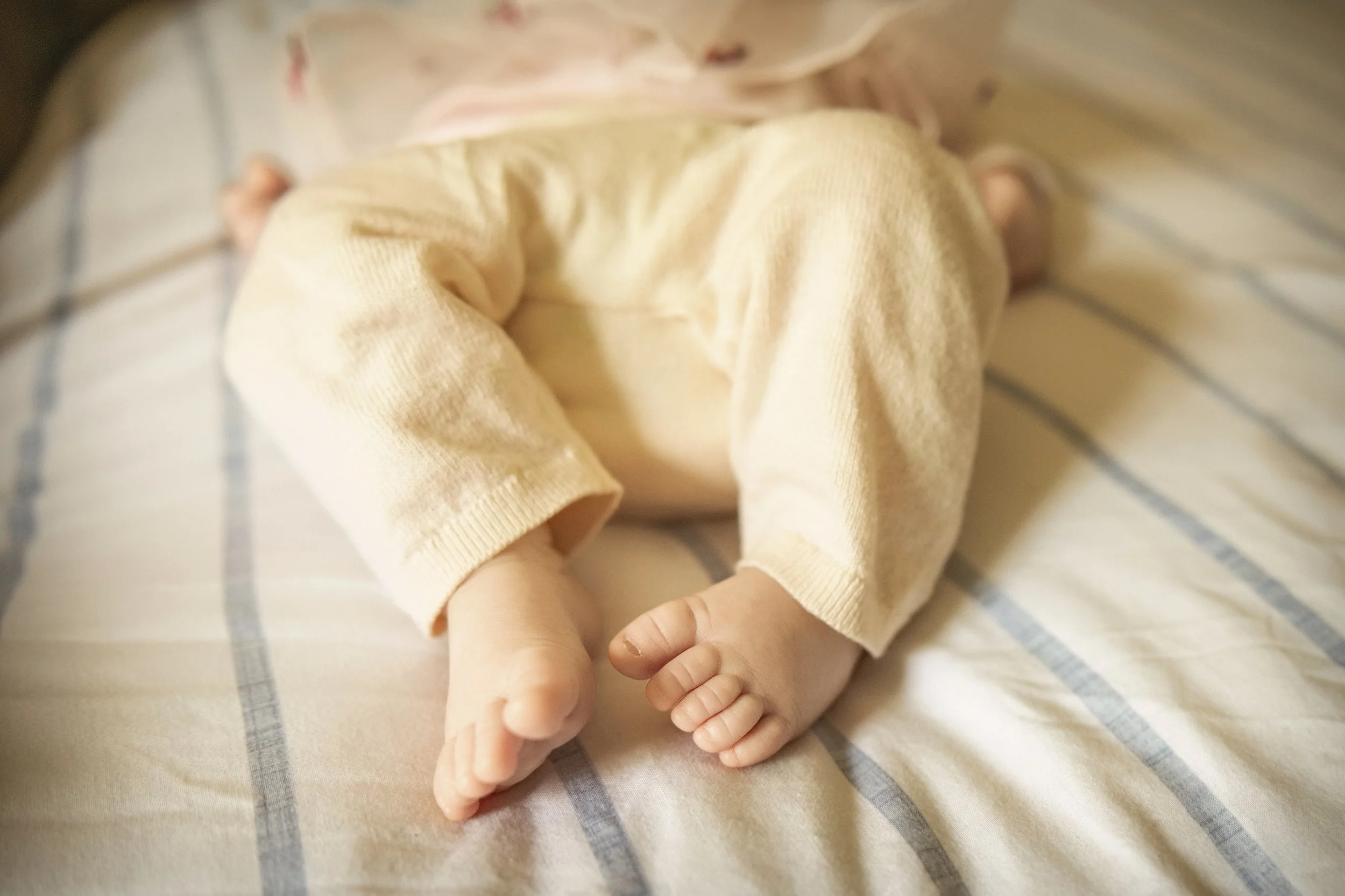 Natural lifestyle newborn photos with parents at home in Western Sydney