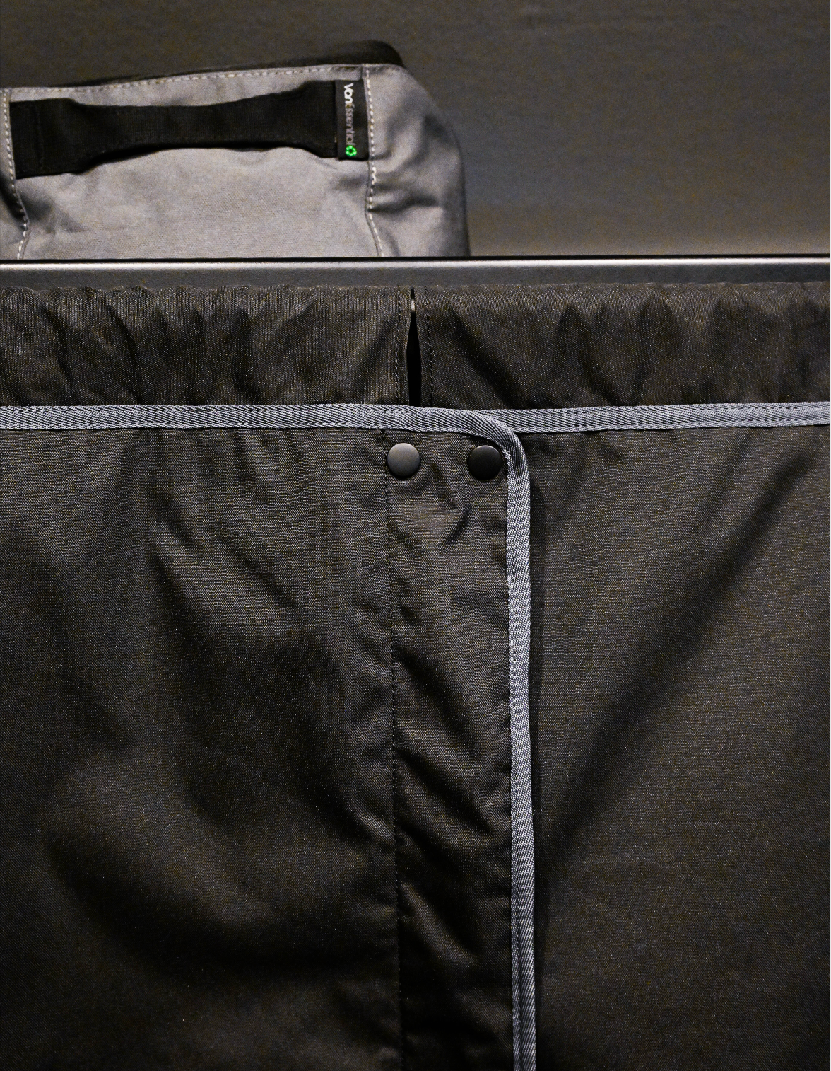 VanEssential-_FORDCURTAIN-4.png