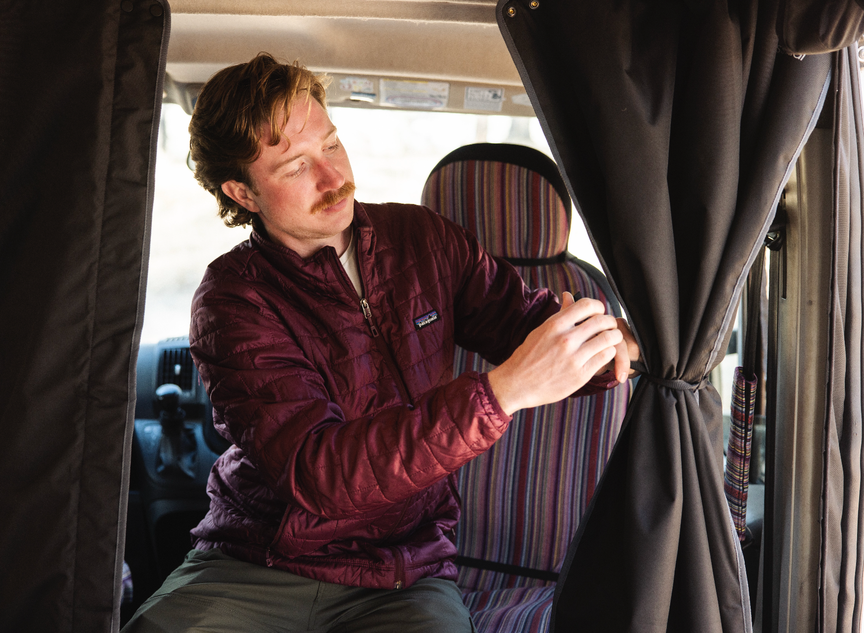 VanEssential_-_PROCURTAIN-_3.png
