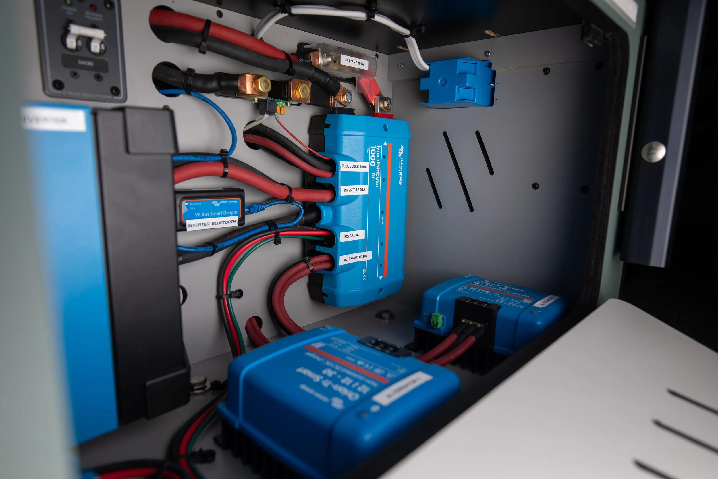 15-victron-electrical-system-sprinter-144.jpg