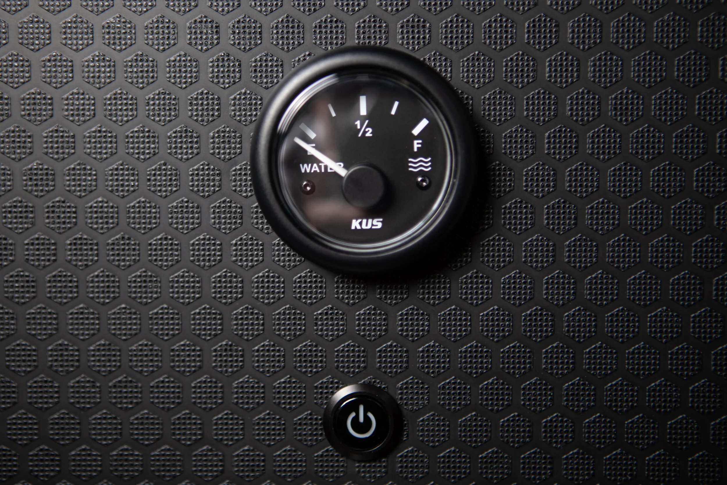 17-camper-van-fresh-water-tank-gauge.jpg