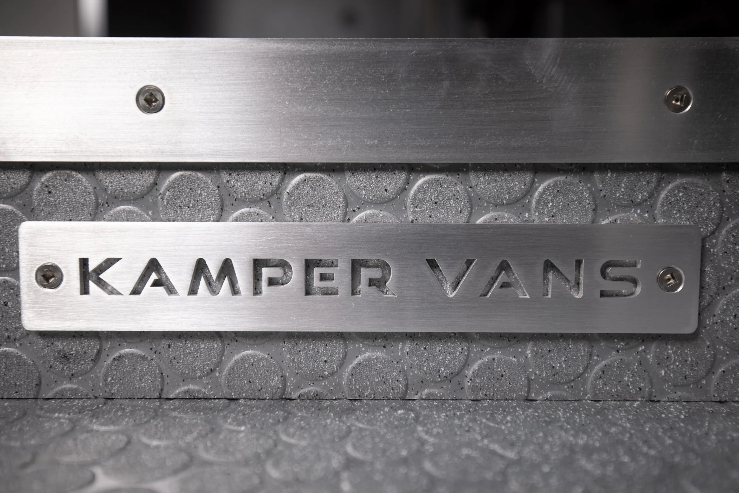 16-kamper-vans-custom-step-plate.jpg
