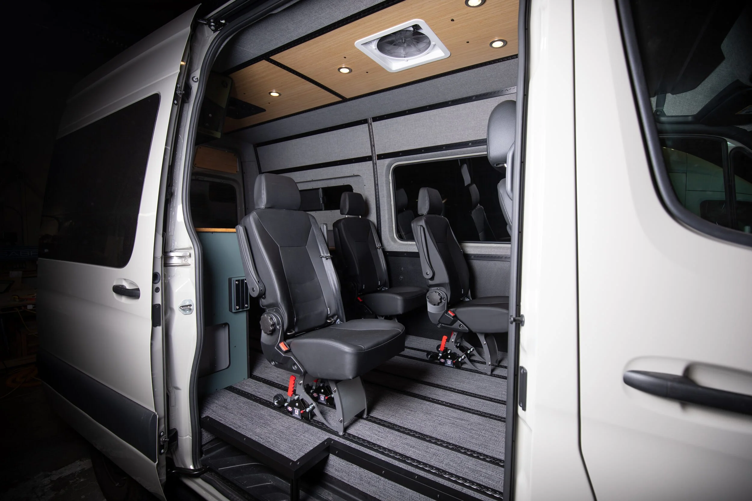 05-sprinter-144-smart-seats-for-car-seats.jpg