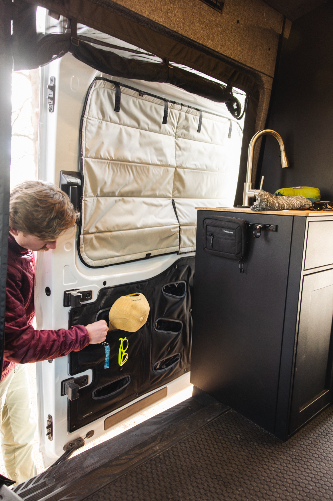 VanEssential-FORDSLIDELOWER-5.png