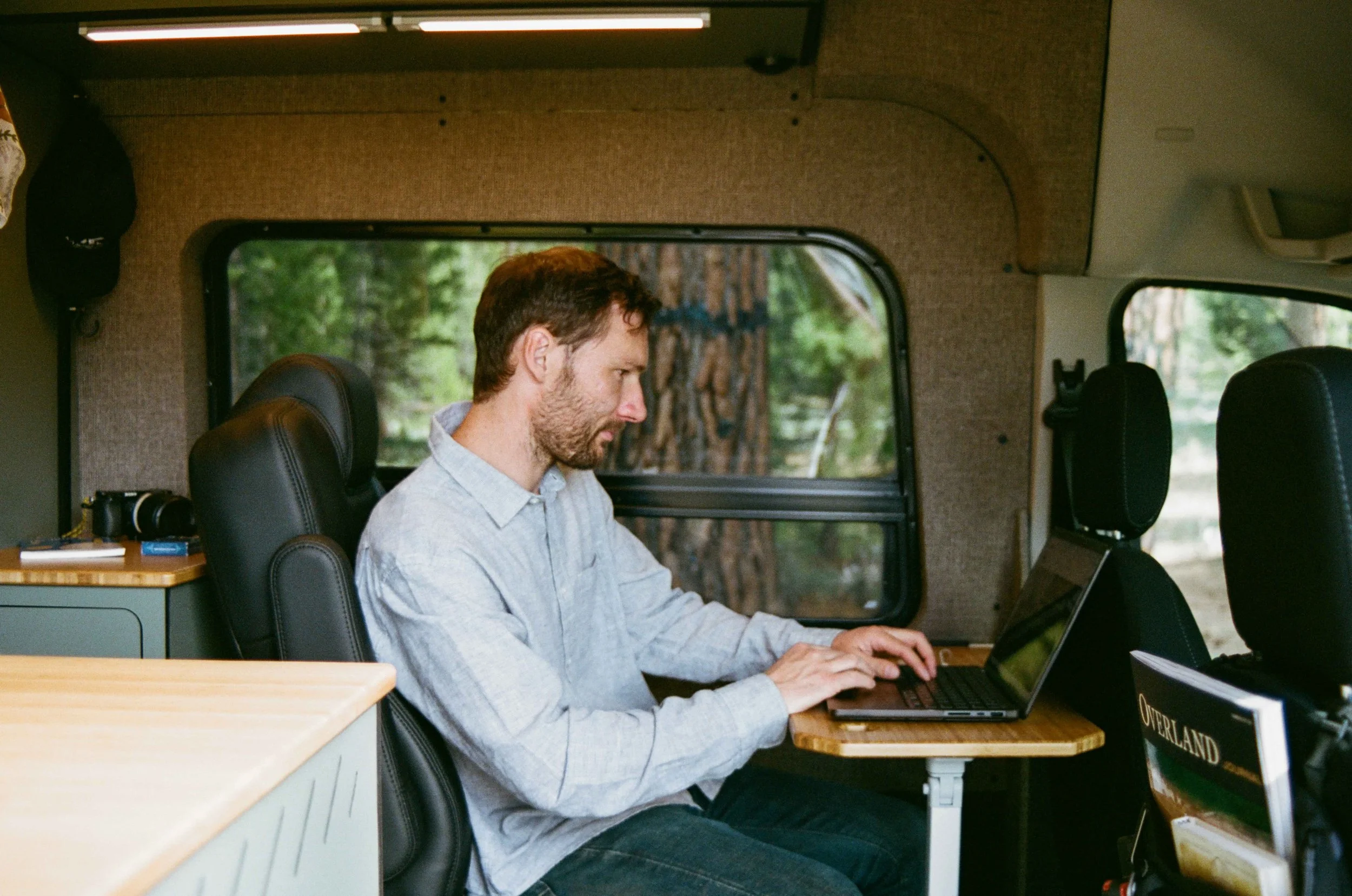 kamper-vans-mobile-office-setup-laptop-workspace.jpg