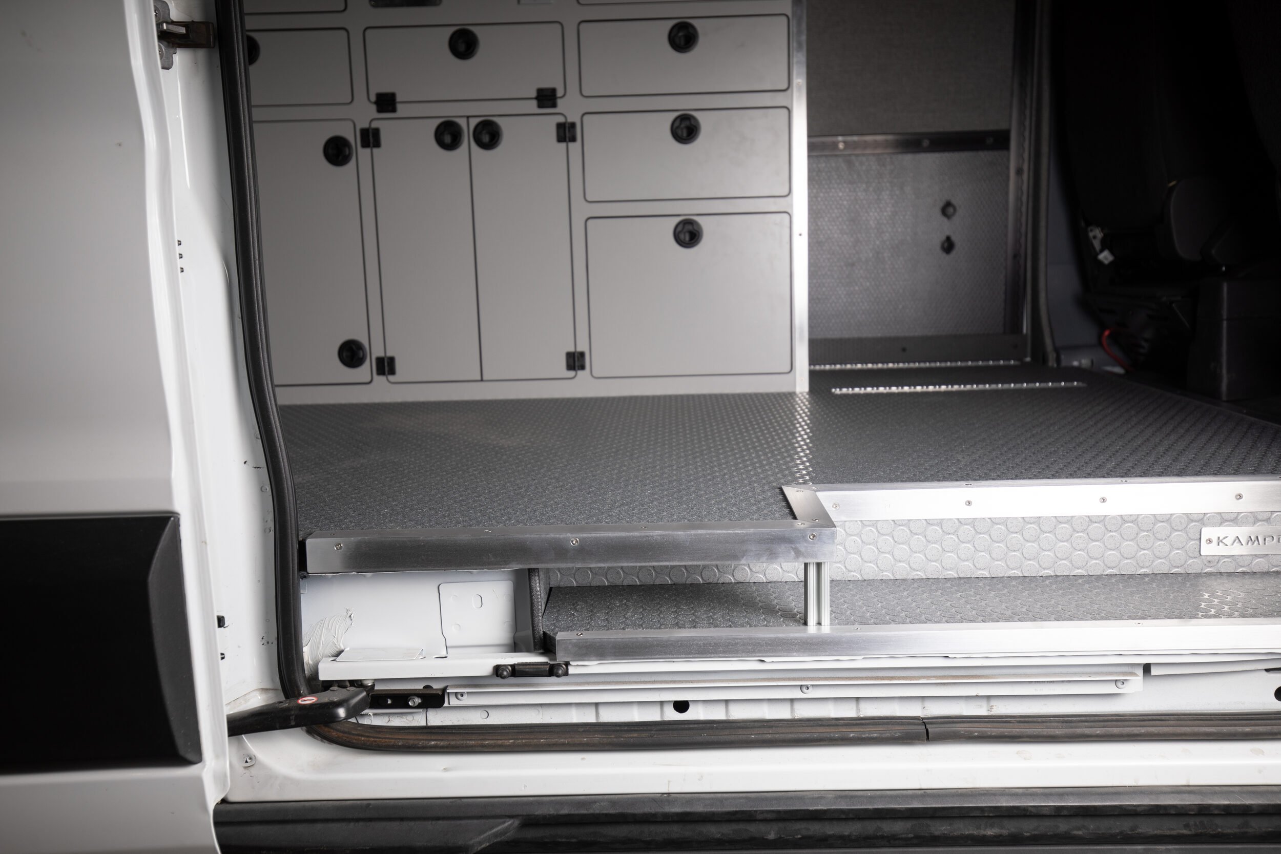 10-transit-148-sliding-door-step-and-cabinets.jpg
