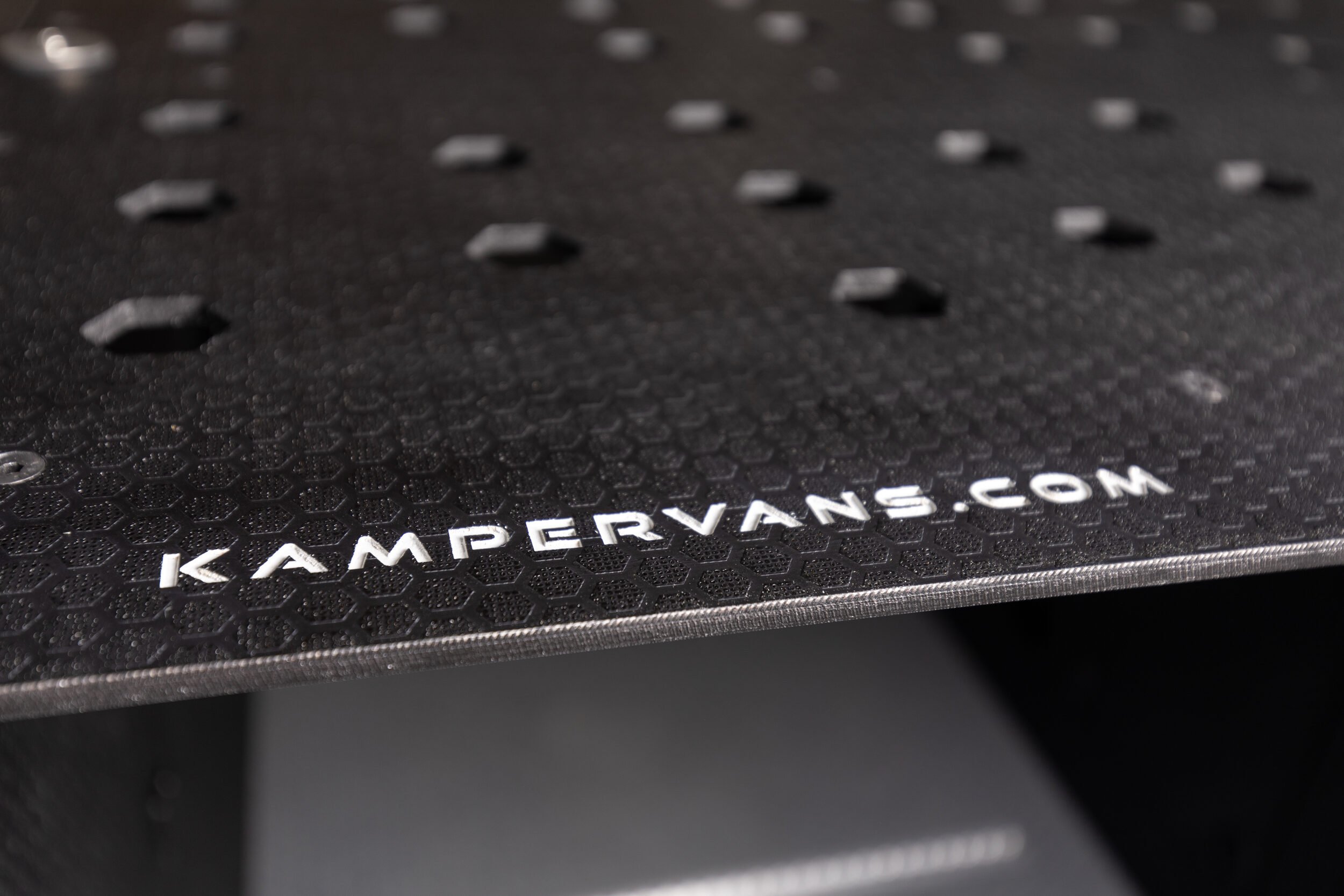 18-kampervans-com-floor-detail.jpg