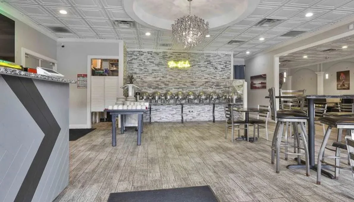 Newly renovated restaurant for sale in Newnan, GA! Check out the link below for more information! 

https://www.loopnet.com/biz/Business-Asset/recently-renovated-turnkey-restaurant-for-sale/2118502/