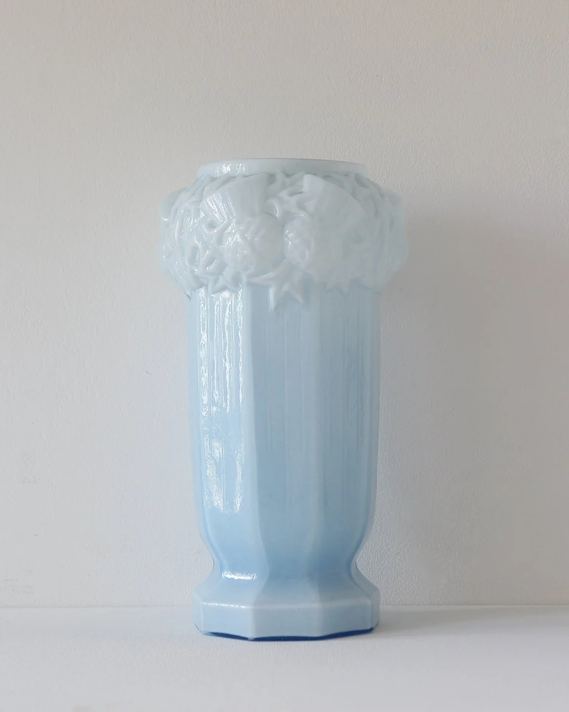Kronbali_Paire_de_Vases_Opaline_Blue_Art_Nouveau_Motifs_Chardons_1a.jpeg