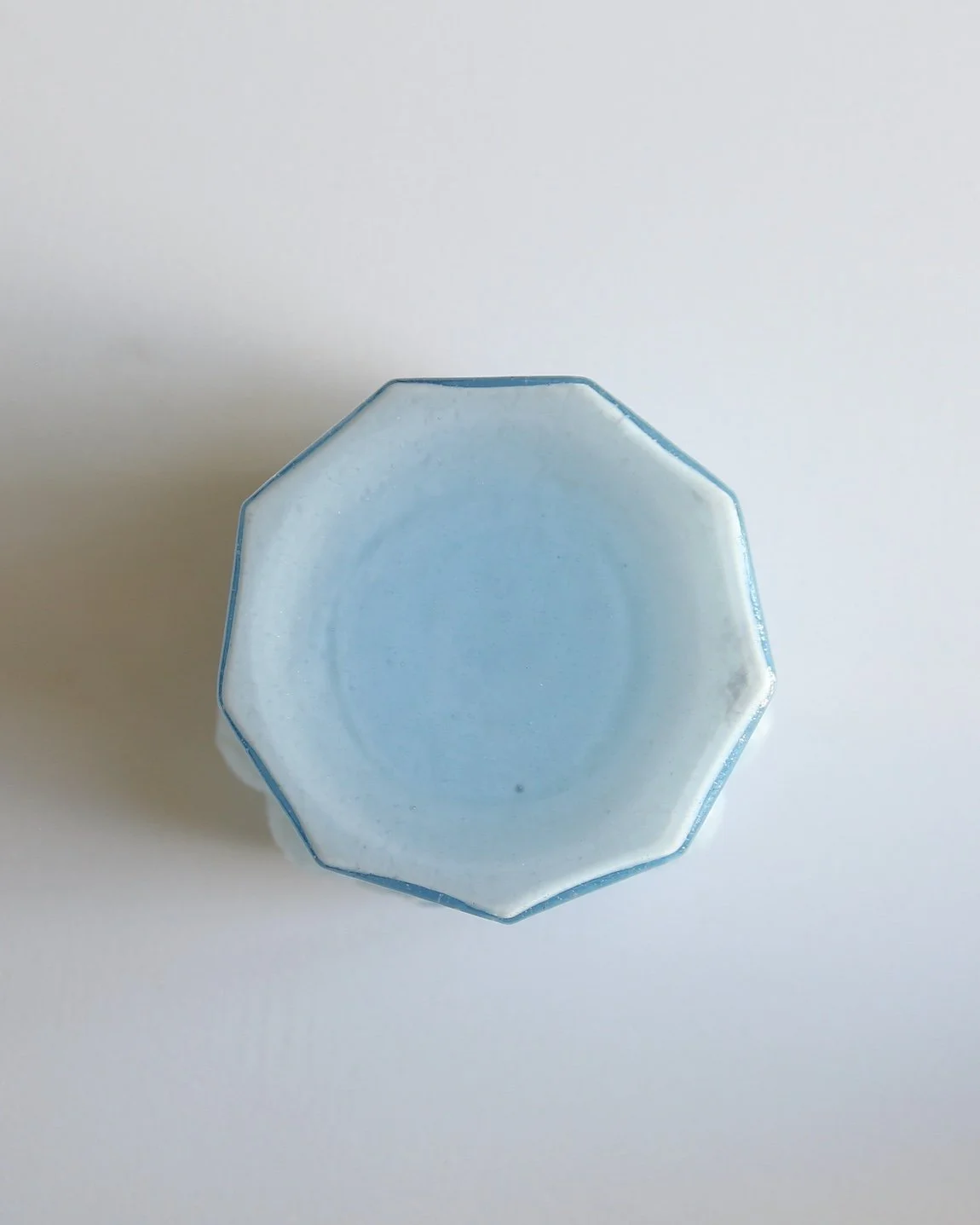 Kronbali_Paire_de_Vases_Opaline_Blue_Art_Nouveau_Motifs_Chardons_2c.jpeg