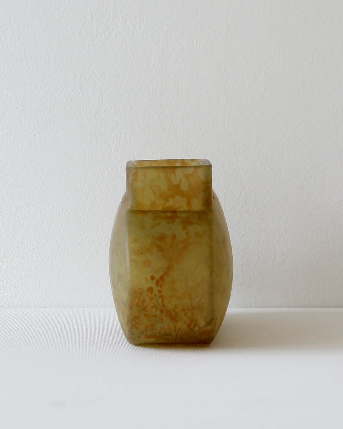 Kronbali-Vase-Jaune-Daum-Nancy1c.jpeg