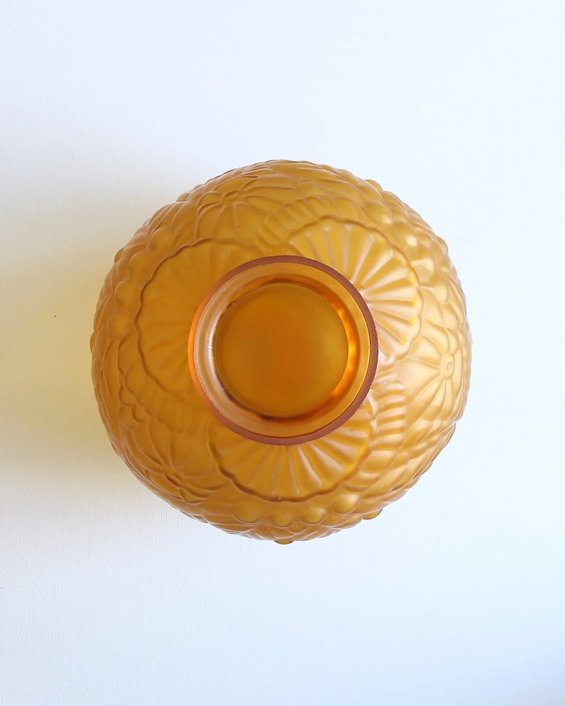Kronbali_Vase_Boule_Art_Deco_Verre_Opaline_1d.jpeg