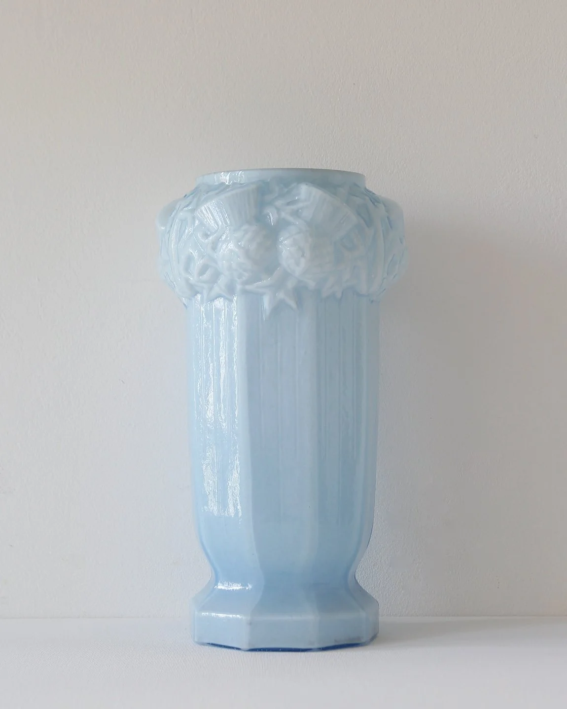 Kronbali_Paire_de_Vases_Opaline_Blue_Art_Nouveau_Motifs_Chardons_2a.jpeg