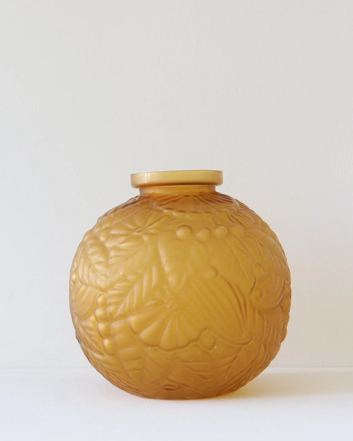 Kronbali_Vase_Boule_Art_Deco_Verre_Opaline_1a.jpeg